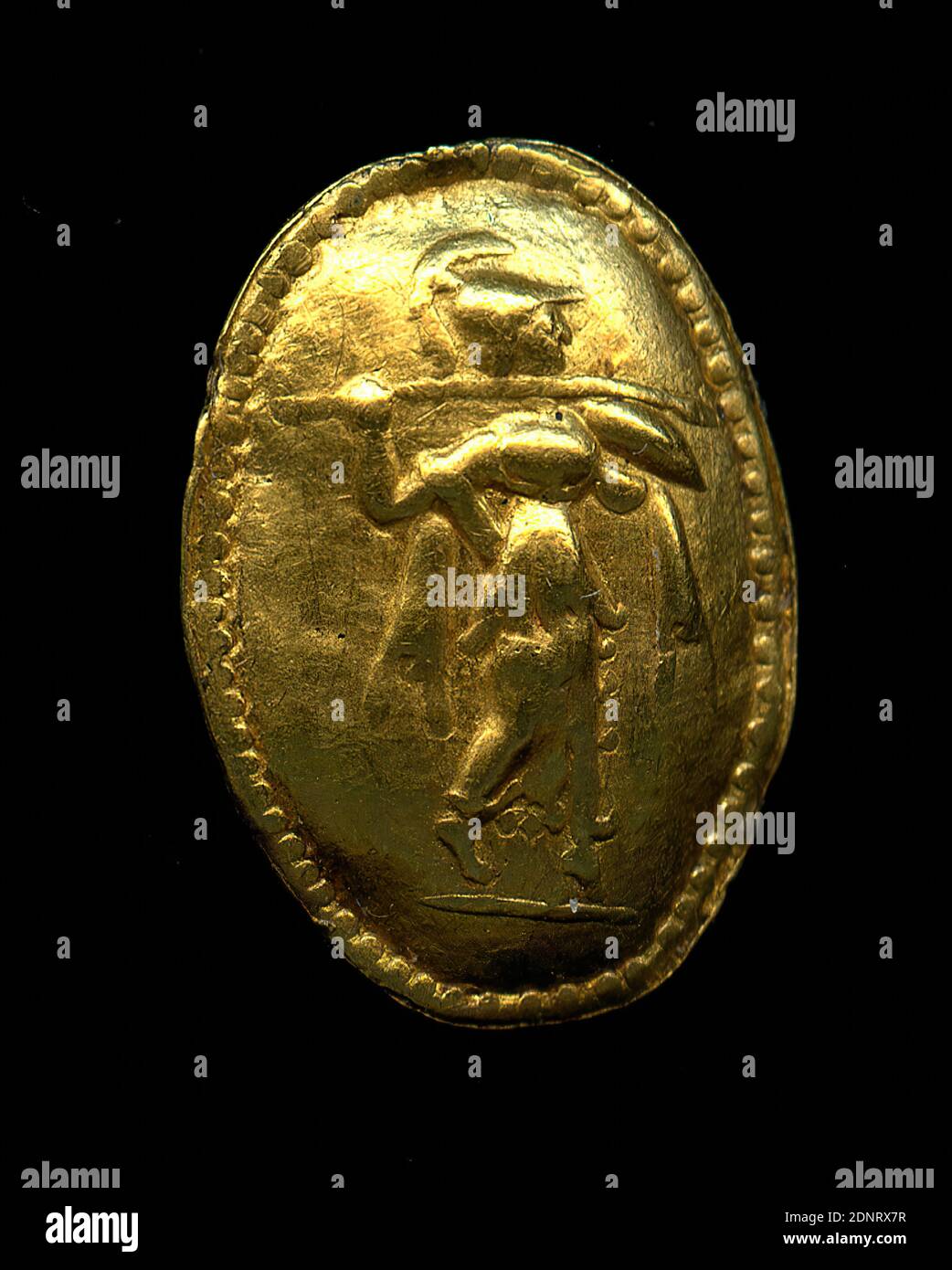 Tesoro da Palaiokastron - Applik (Athena Itonia), oro, in cacciato, oro, totale: Altezza: 1.45 cm; larghezza: 1.1 cm; peso: 0.52 g, decorazione di robe, decorazione del corpo, storia di Minerva (Pallas, Athena), primi ellenistici, alta ellenistica, antichità greca, la piastra ovale, leggermente a volta mostra un rilievo guidato forma e un occhiello sul retro. La dea Athena nel tipo di Promaco (campione) si può vedere a destra. Ha sollevato il braccio destro con la lancia, il braccio sinistro con lo scudo rotondo. Il casco corinzio viene spinto indietro. Le estremità di un mantello si appendono dalle braccia. Foto Stock