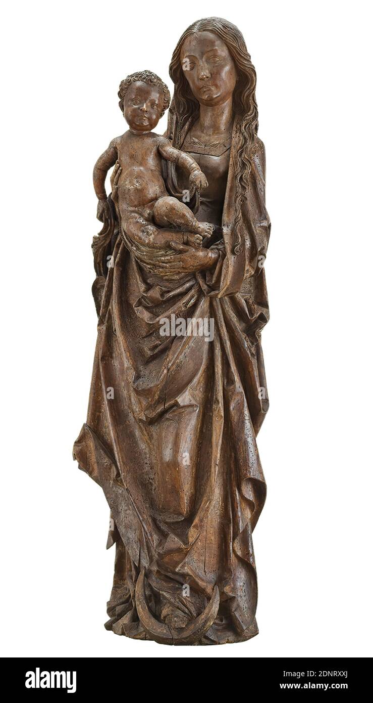 Tilman Riemenschneider, Madre di Dio sulla luna crescente, lime, legno di tiglio con resti di vecchio setting, totale: Altezza: 139 cm, sculture, Maria con Cristo Bambino (Madonna), Immacolata (Maria sulla luna crescente), arte medievale, Tilman Riemenschneider mostra la Madre di Dio in piedi su una luna crescente, una rappresentazione popolare nel tardo gotico, Che risale alla descrizione della moglie apocalittica di Giovanni Evangelista (Ap 12,1). Foto Stock