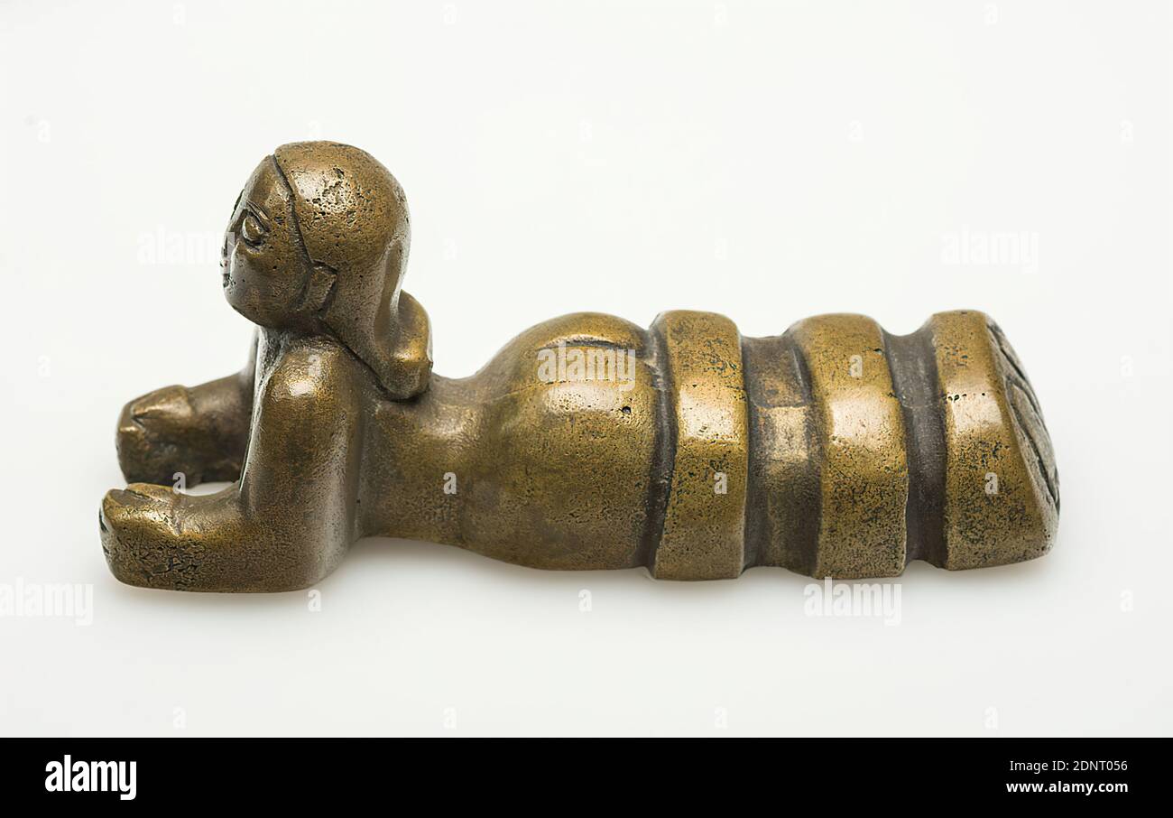 Gustav Heinrich Wolff, Kirke, ottone, cast, casting in ottone massiccio, patinato, totale: Altezza: 5 cm; larghezza: 11,7 cm; profondità: 3,5 cm, incisione a francobollo: Lato inferiore: Lupo piccolo, sculture piccole, sculture, storia del Circe, modernismo classico Foto Stock