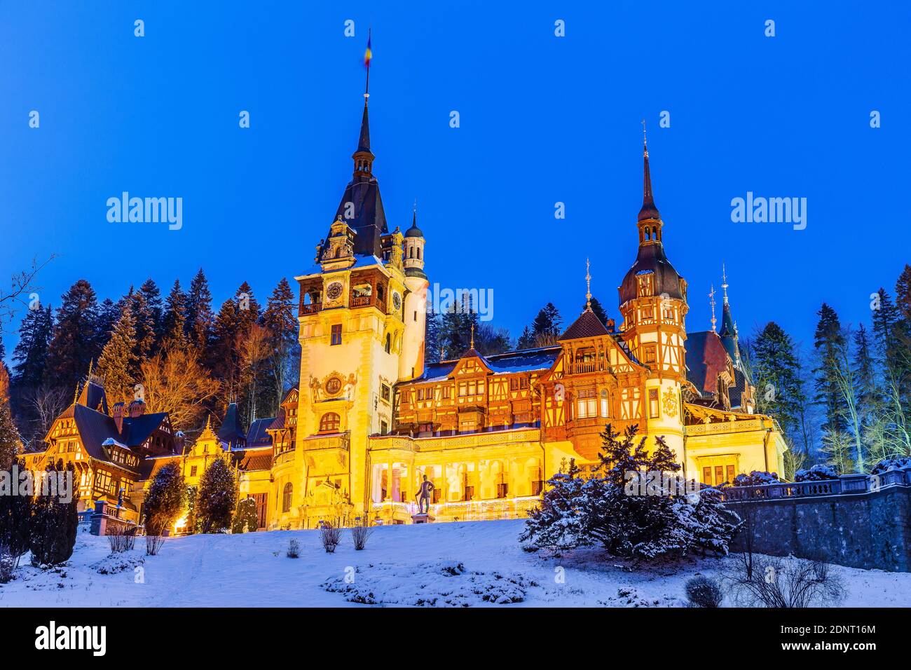 Peles castello in inverno. Sinaia, contea di Prahova, Romania. Foto Stock