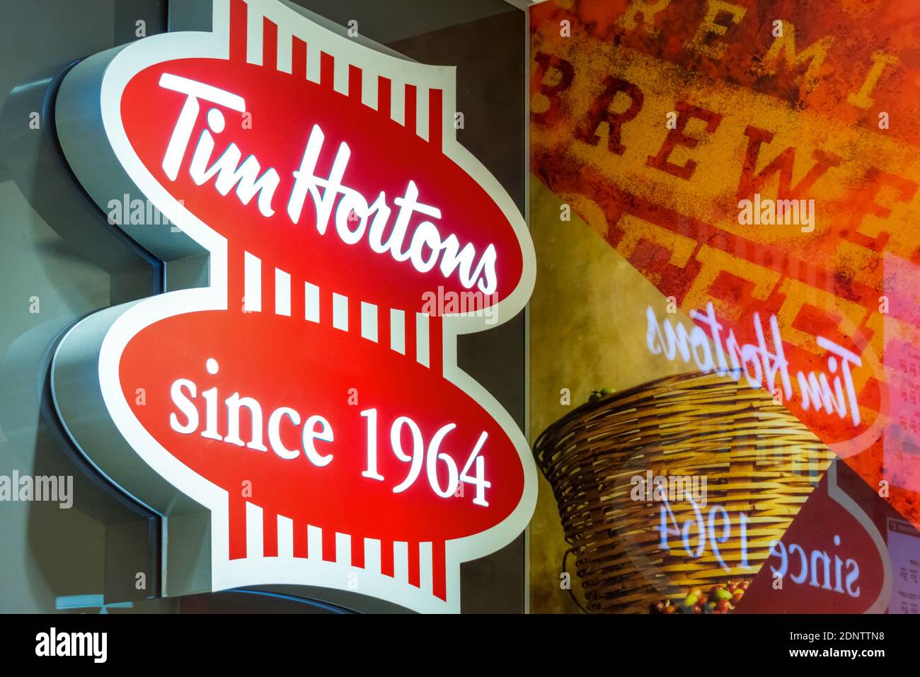 Tim Hortons firma in un ristorante, Toronto, Canada Foto Stock