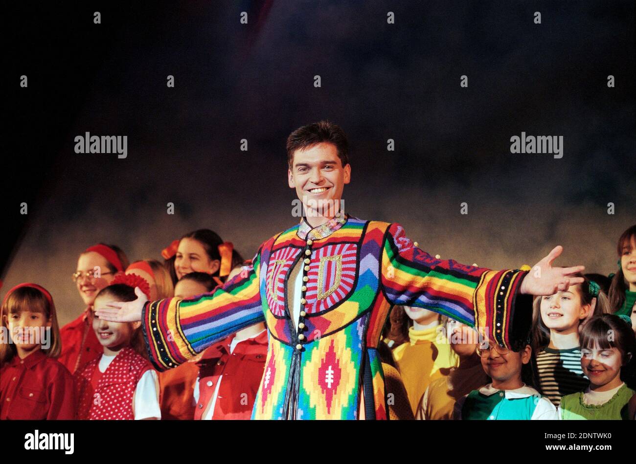 Phillip Schofield (come Joseph) a JOSEPH E LA SORPRENDENTE musica DI DREAMCOAT TECHNICOLOR di Andrew Lloyd Webber lyrics di Tim Rice all'Apollo Hammersmith di Labatt a Londra nel 1996. Regia di Steven Pimlott con disegni di Mark Thompson, illuminazione di Andrew Bridge, coreografia di Anthony van Laast Foto Stock