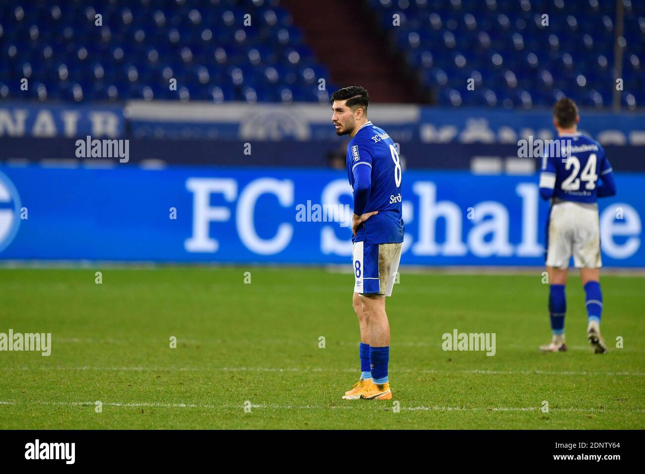 Suat SERDAR (GE), deluso, deluso, delusione, delusione dopo la fine della partita, calcio 1 Bundesliga, 12 ° giorno di partita, FC Schalke 04 (GE) - SC Freiburg (FR) 0: 2, il 16 dicembre 2020 a Gelsenkirchen/Germania. LE NORMATIVE DFL VIETANO QUALSIASI USO DI FOTOGRAFIE COME SEQUENZE DI IMMAGINI E/O QUASI-VIDEO.SOLO PER USO EDITORIALE. NESSUNA VENDITA SECONDARIA (RI-) ENTRO 48 ORE DOPO IL KICK-OFF. Solo per scopi giornalistici! Agenzie di stampa nazionali e internazionali NON RIVENDONO! | utilizzo in tutto il mondo Foto Stock