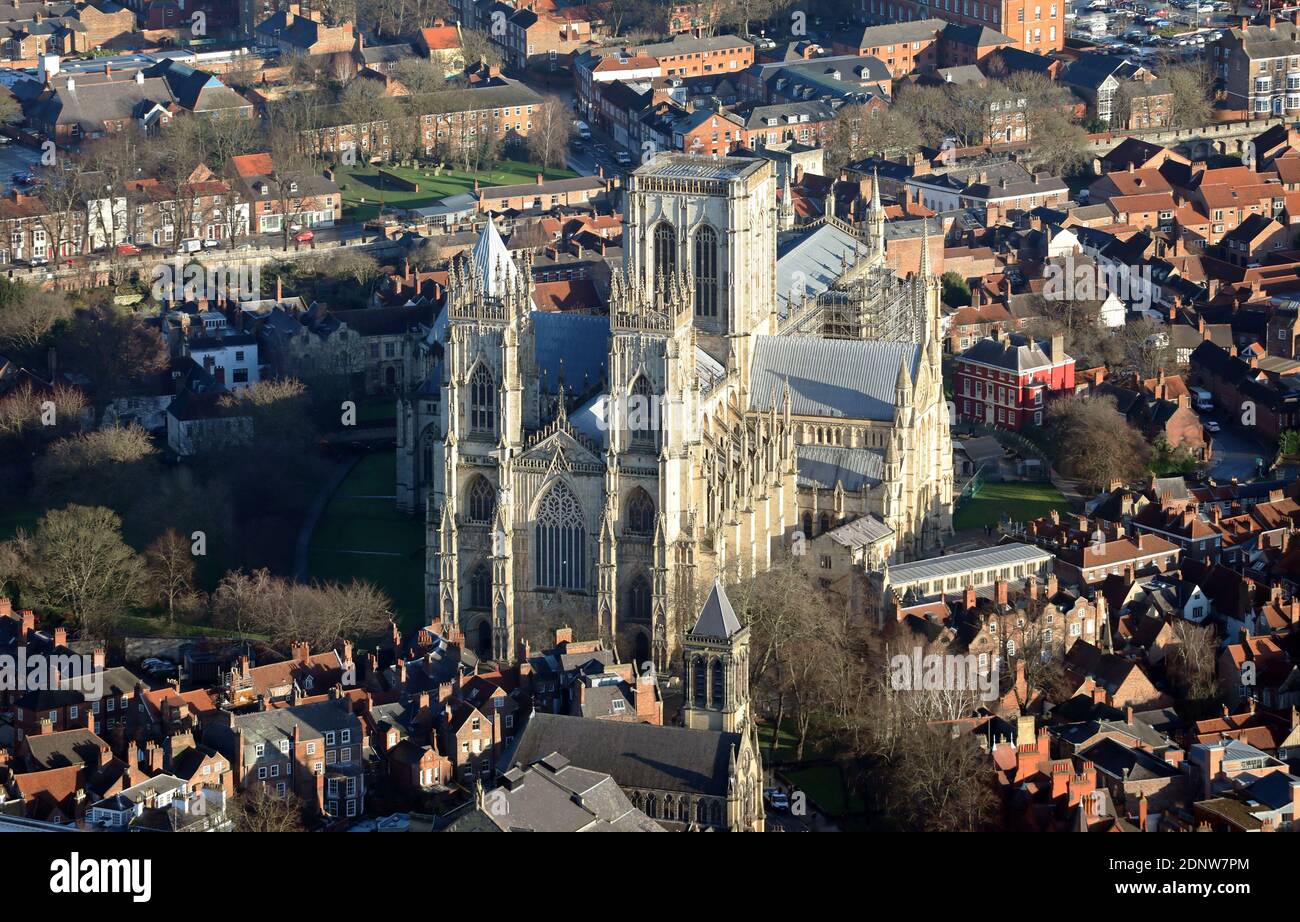 Vista aerea di York Minster o per essere precisi il Cattedrale e Chiesa Metropolitica di San Pietro a York Foto Stock