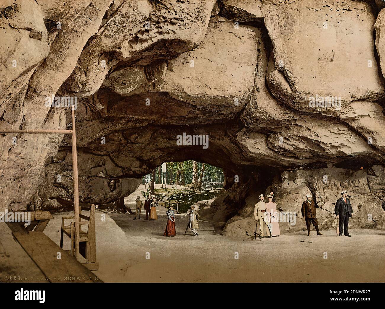 Svizzera sassone. Cowshed, Staatliche Landesbildstelle Hamburg, collezione sulla storia della fotografia, stampa fotocromatica, dal titolo: Recto u. li.: Titolo, timbro dello Staatliche Landesbildstelle Amburgo, fotografia di viaggio, montagna, montagna Foto Stock