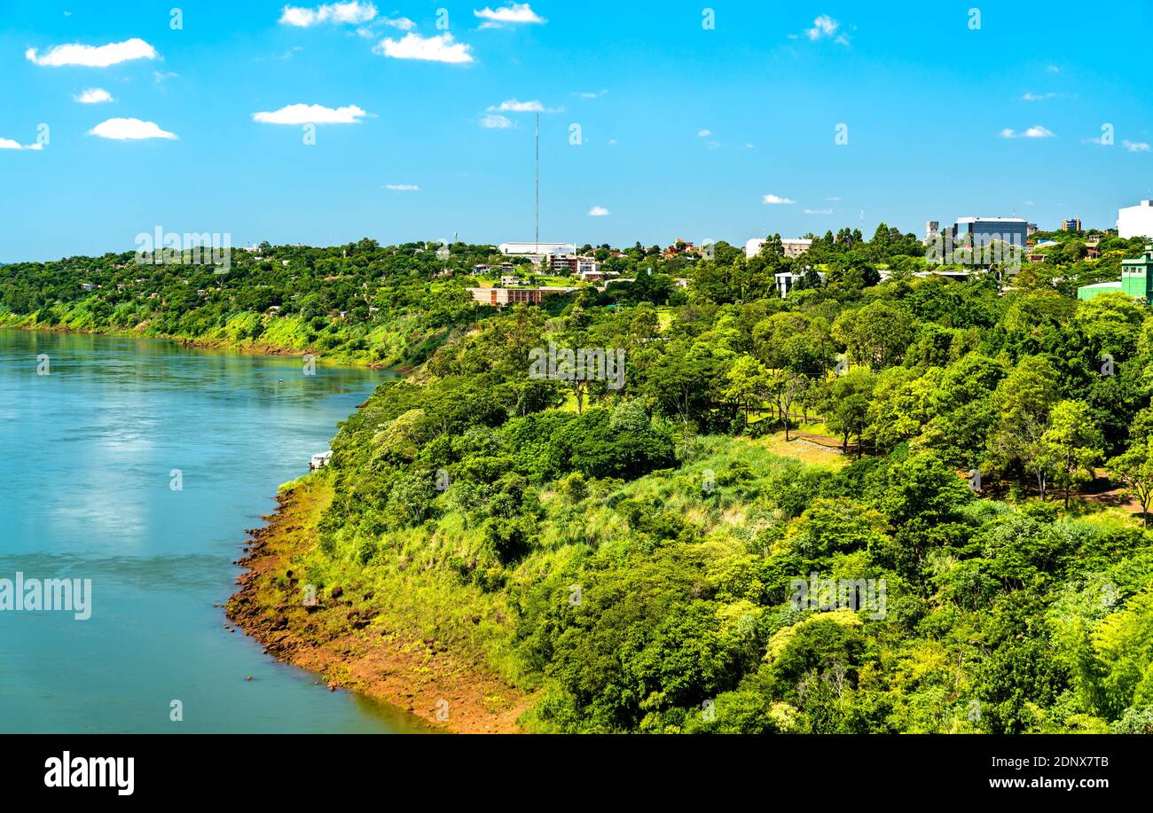 Il fiume Parana al confine tra Paraguay e Brasile Foto Stock