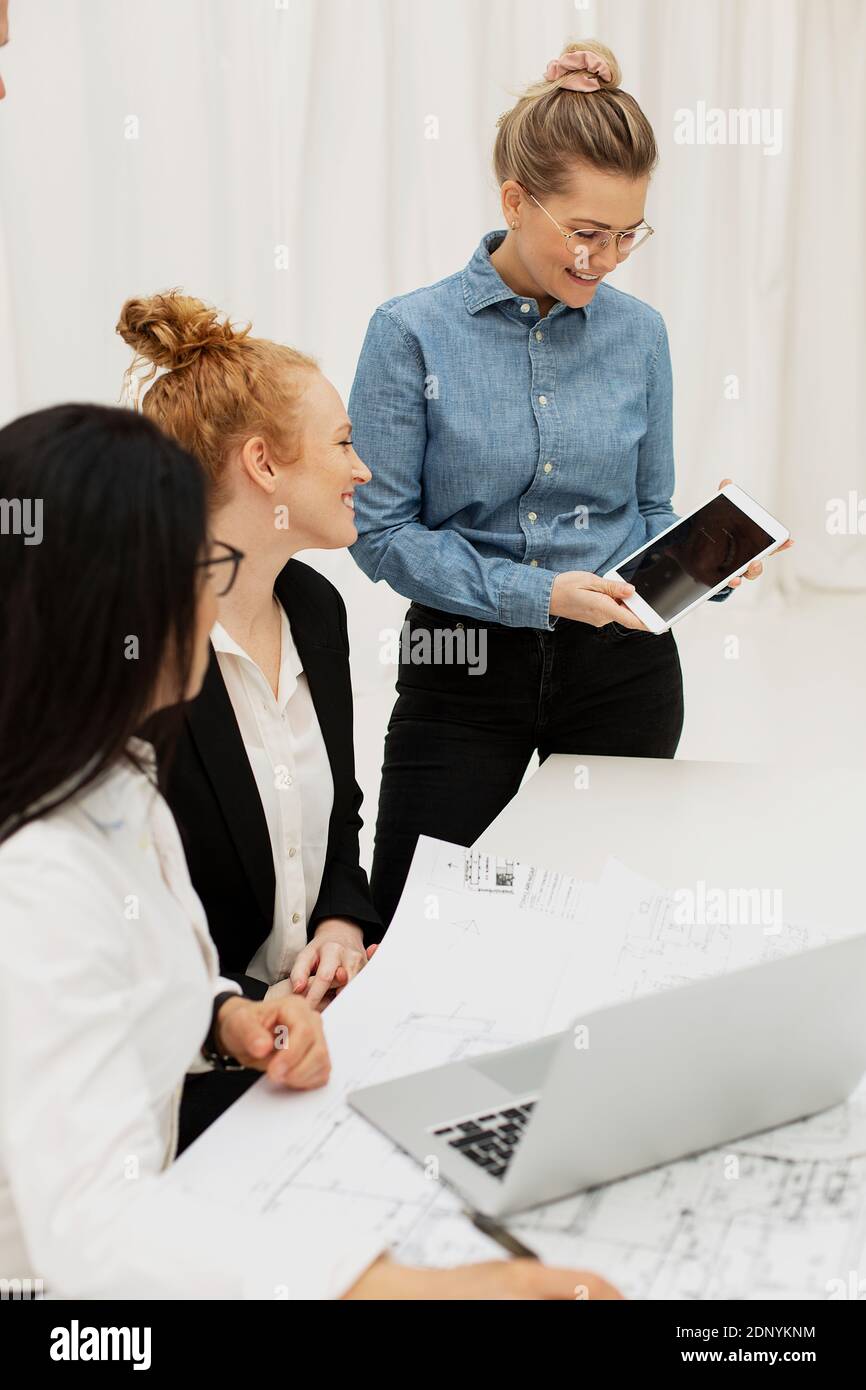 Le donne al meeting aziendale Foto Stock