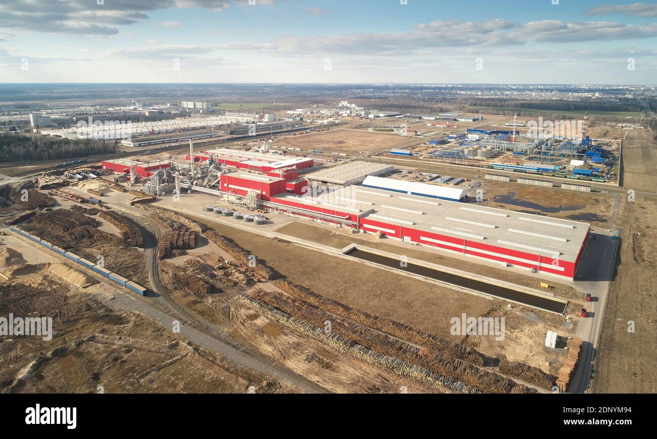 Lavorazione legname fabbrica moderna sopra la vista superiore drone Foto Stock