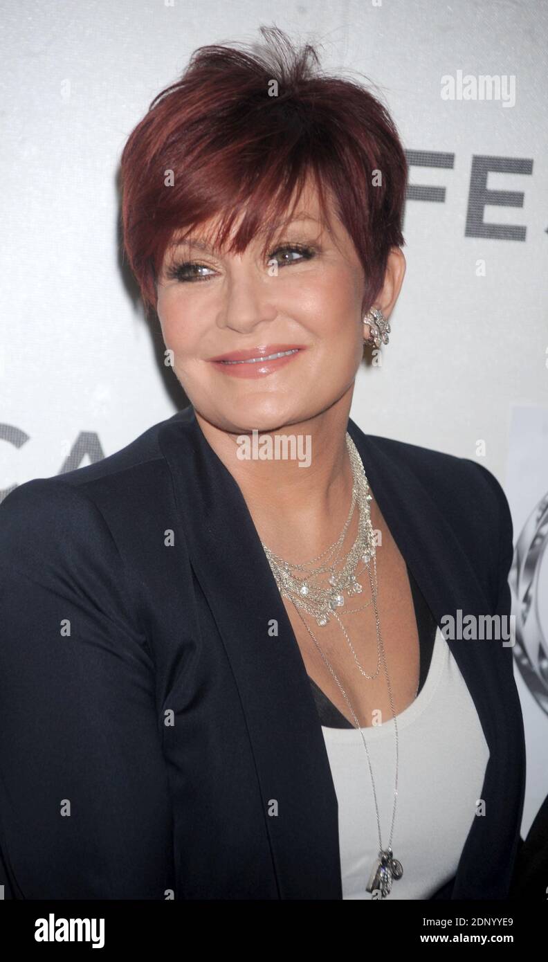 Manhattan, Stati Uniti d'America. 24 Apr 2011. NEW YORK, NY - APRILE 24: Sharon Osbourne partecipa alla prima di 'God Bless Ozzy Osbourne' durante il 10° Festival annuale del Cinema Tribeca al BMCC Tribeca PAC il 24 aprile 2011 a New York City. People: Sharon Osbourne Credit: Storms Media Group/Alamy Live News Foto Stock