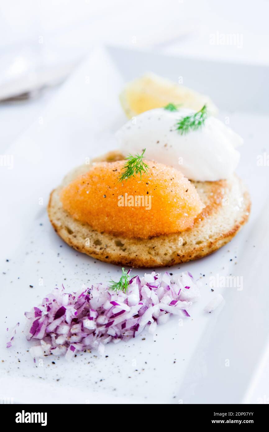 La frittura di pesce sulla piastra Foto Stock