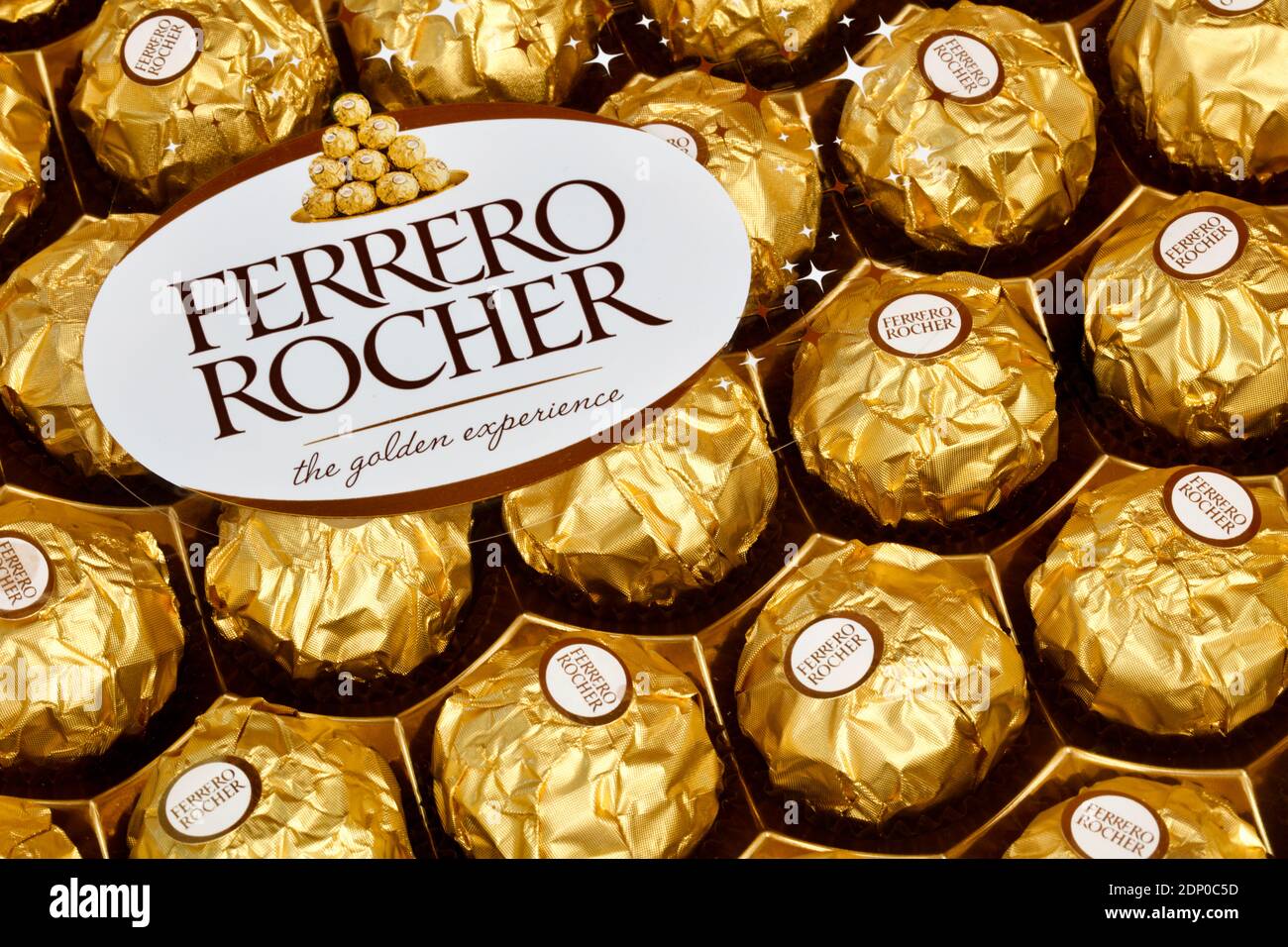 Scatola d'oro ferrero rocher immagini e fotografie stock ad alta ...