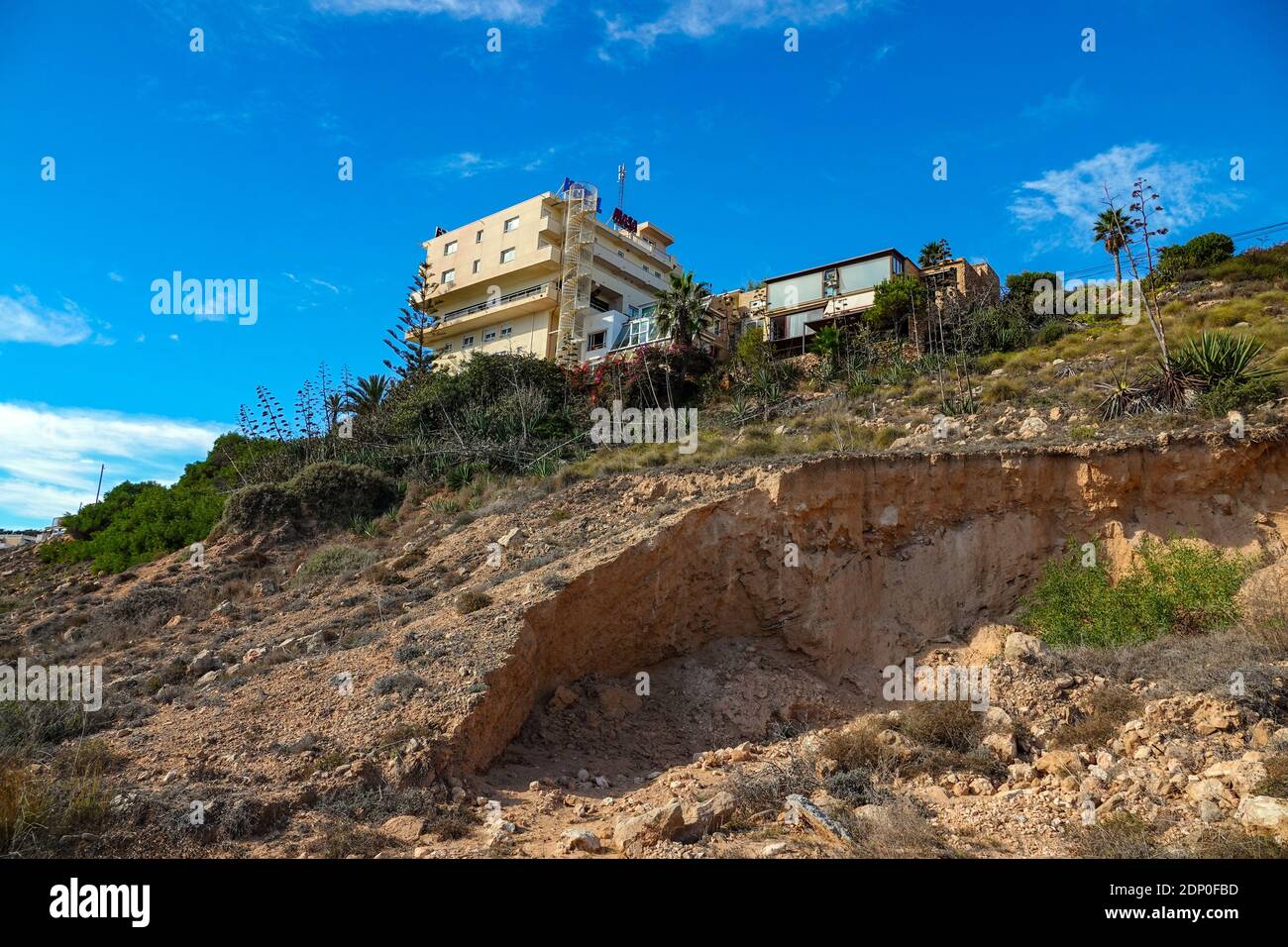 Case sulla scogliera sulla costa rocciosa, mare, la Mata, Torrevieja, Costa Blanca, Provincia di Valencia, Spagna, UE, Europa Foto Stock