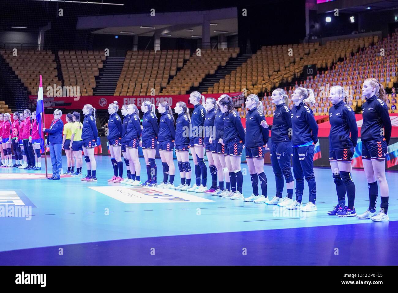 HERNING, DANIMARCA - DICEMBRE 18: Team dei Paesi Bassi durante la partita EHF Euro 2020 femminile tra Russia e Paesi Bassi a Jyske Bank Boxen Foto Stock