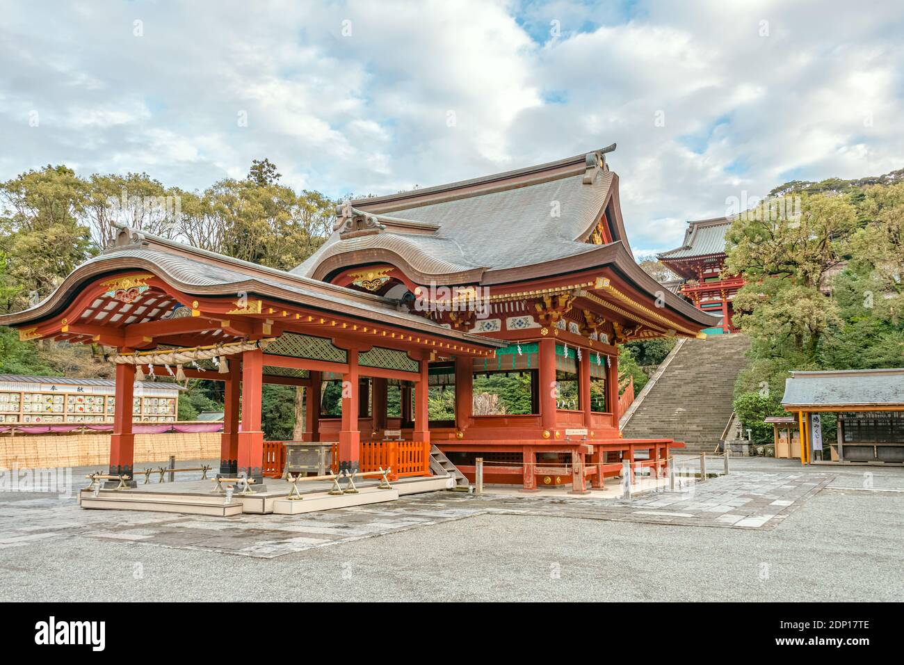 Sala di culto inferiore al Santuario di Tsurugaoka Hachimangu, Kamakura, Kanagawa, Giappone Foto Stock