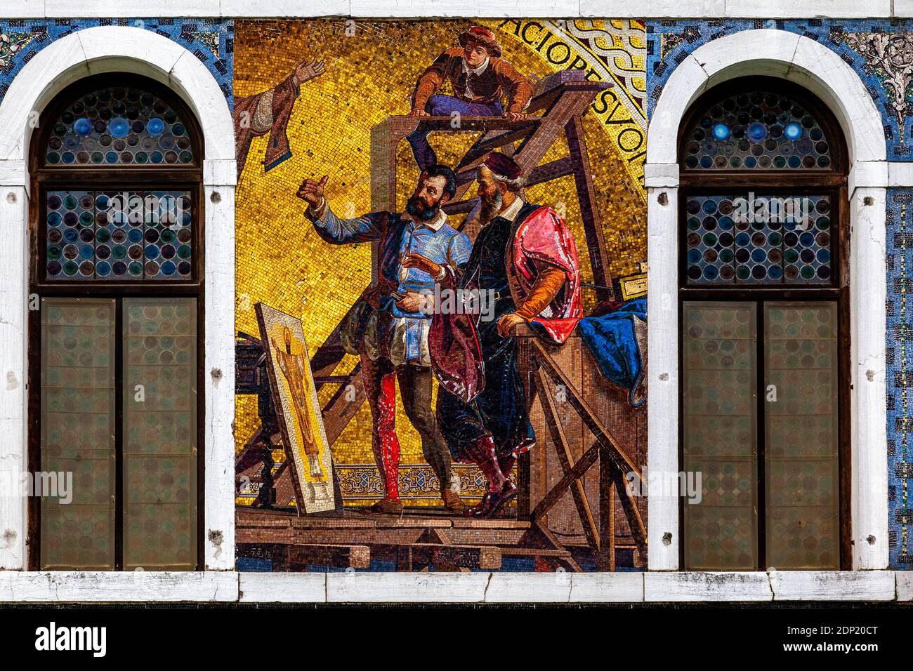 Un mosaico colorato sul Palazzo Barbarigo, Venezia, Italia. Foto Stock