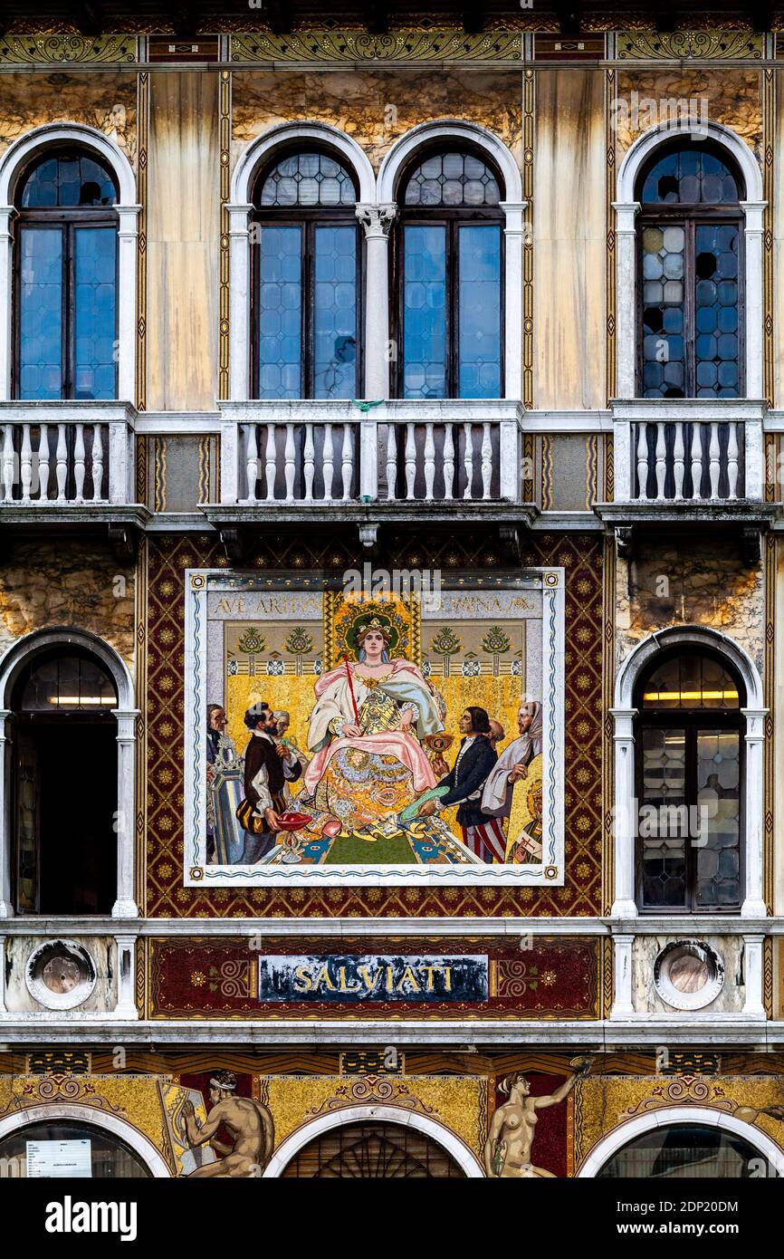 La facciata del Palazzo Salviati sul Canal Grande, Venezia, Italia. Foto Stock