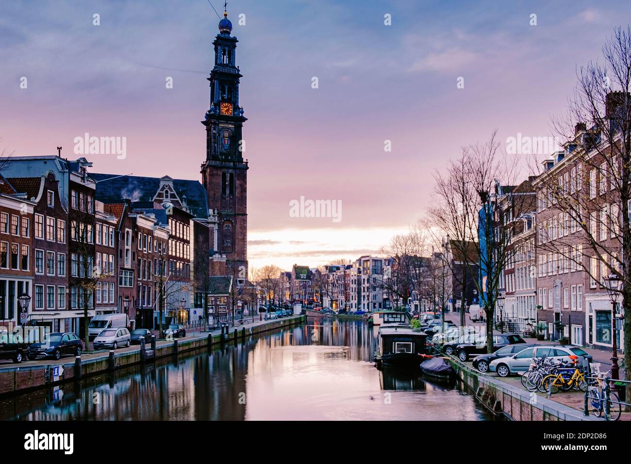 Canali di Amsterdam alla luce della sera, canali olandesi di Amsterdam Olanda Paesi Bassi durante l'inverno nei Paesi Bassi. Europa Foto Stock
