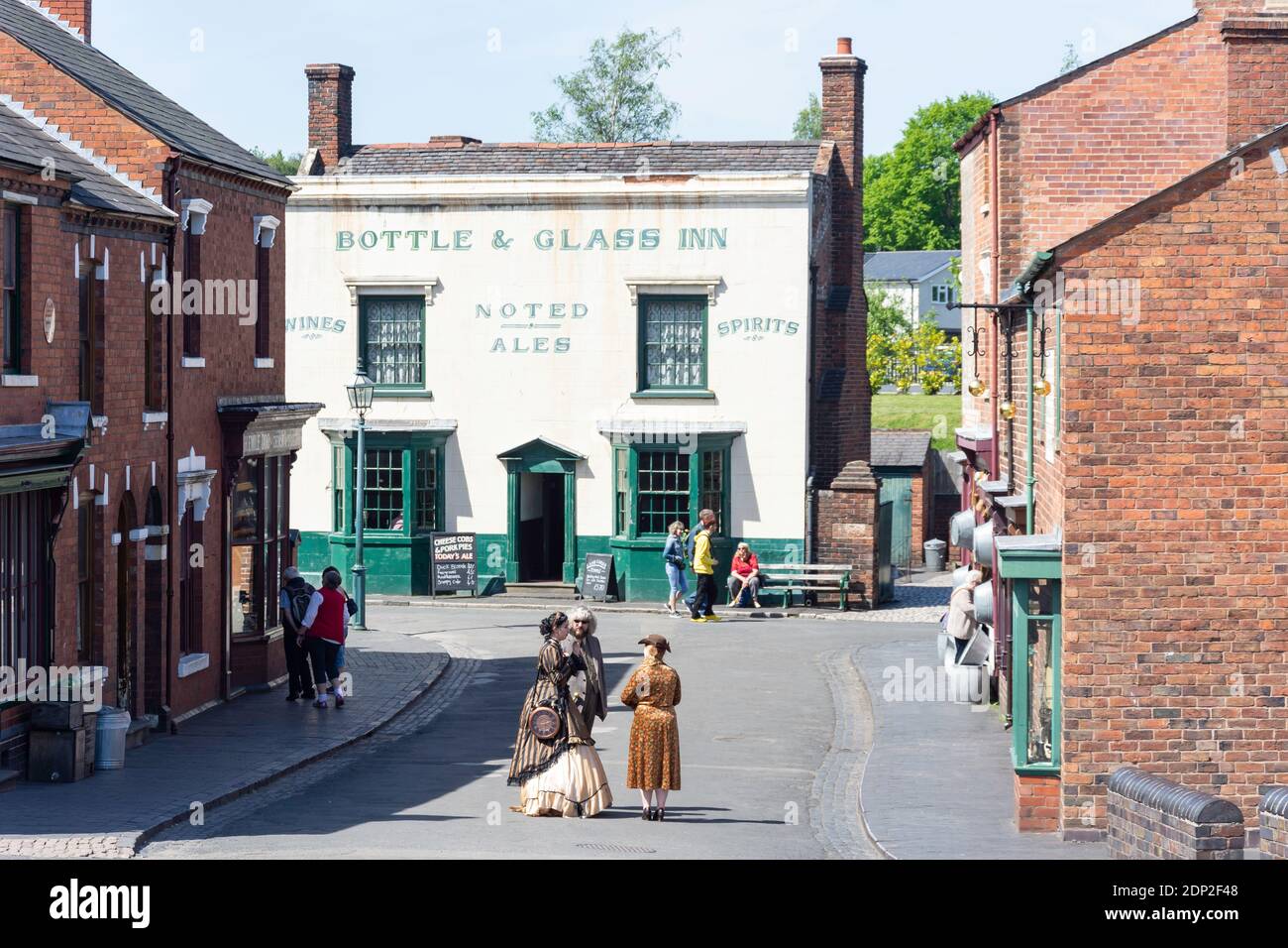 Il flacone di vetro & Inn, Canal Street, Black Country Living Museum, Dudley, West Midlands, England, Regno Unito Foto Stock