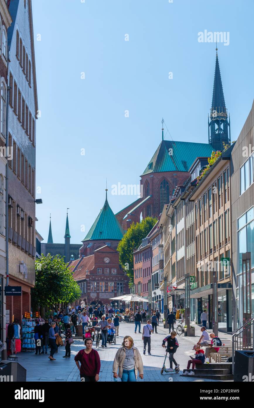 La principale via dello shopping e la zona pedonale Breite Strasse nel centro della città, Città anseatica di Lübeck, Schleswig-Holstein, Germania del Nord, Europa Foto Stock