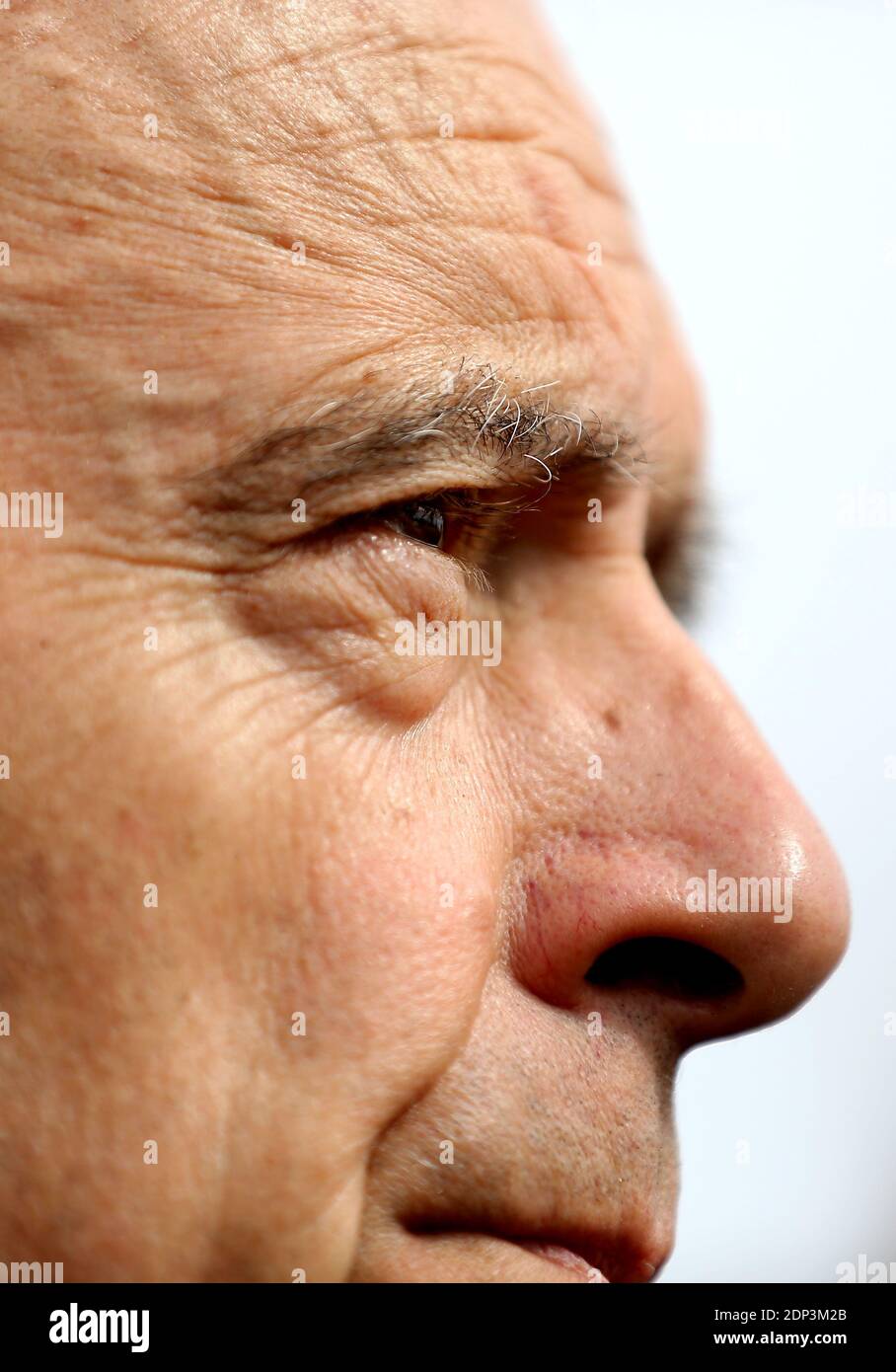 Il Ministro degli Affari Esteri francese Laurent Fabius e il Sindaco di Bordeaux Alain Juppe visitano il sito della Città delle civiltà del vino (Cité des Civilizations Du Vin), in costruzione a Bordeaux (Francia) il 25 aprile 2015. Foto di Patrick Bernard-Quentin Salinier/ABACAPRESS.COM Foto Stock