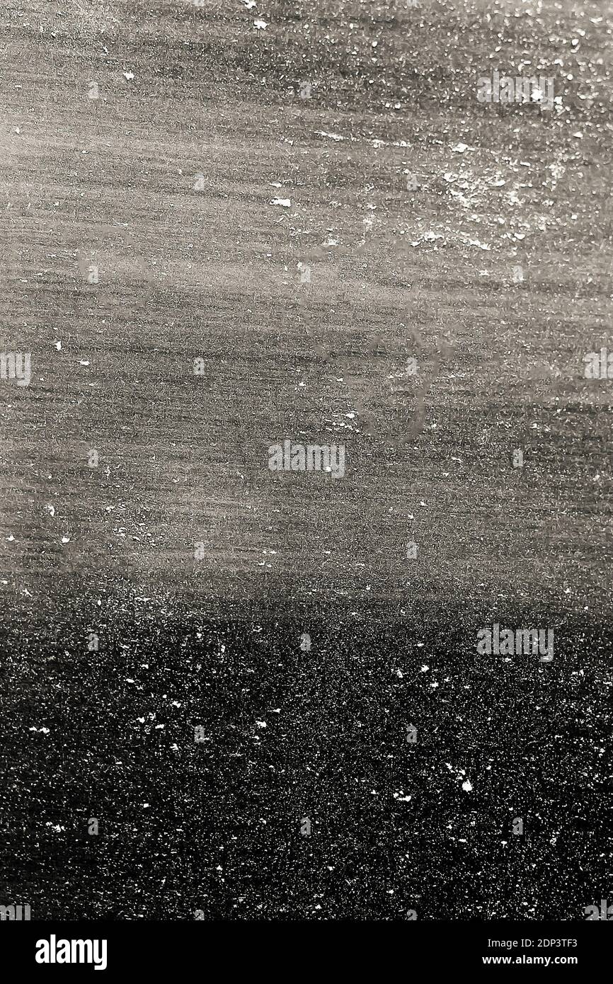 astratto sfondo orizzontale bianco e nero con macchie e graffi. Foto Foto Stock