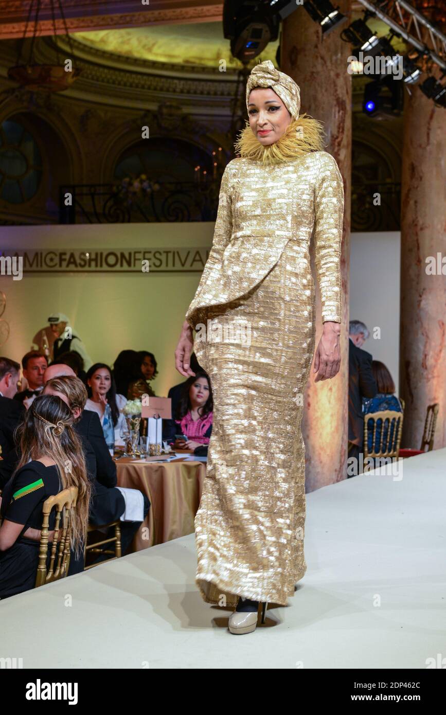 Atmosfera al 'Festival Islamico della Moda' organizzato da ONG malesi, presso l'hotel Carlton, a Cannes, Francia, il 22 maggio 2015, a margine del 68° Festival del Cinema di Cannes. Foto Ammar Abd Rabbo/ABACAPRESS.COM Foto Stock