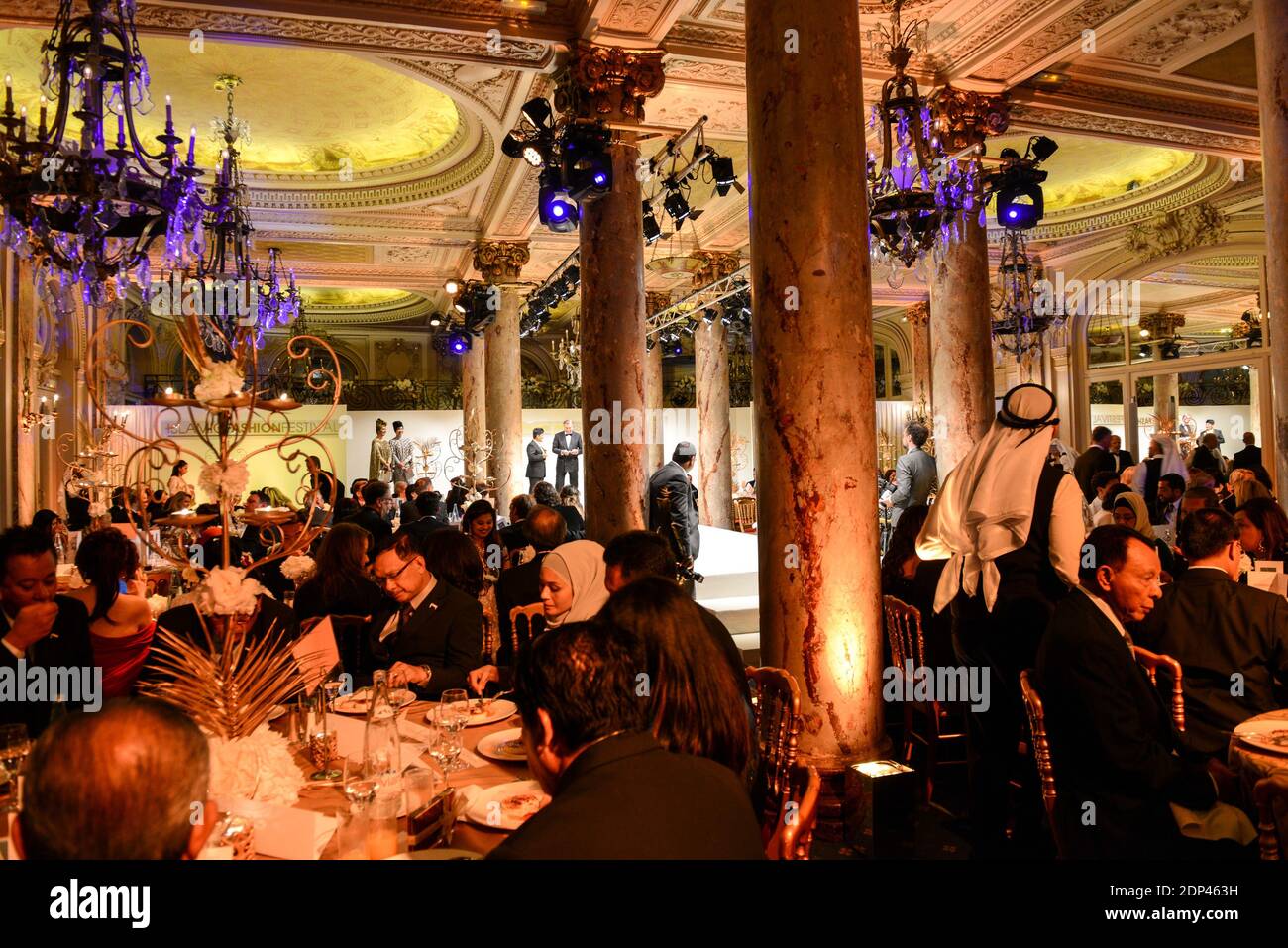 Atmosfera al 'Festival Islamico della Moda' organizzato da ONG malesi, presso l'hotel Carlton, a Cannes, Francia, il 22 maggio 2015, a margine del 68° Festival del Cinema di Cannes. Foto Ammar Abd Rabbo/ABACAPRESS.COM Foto Stock