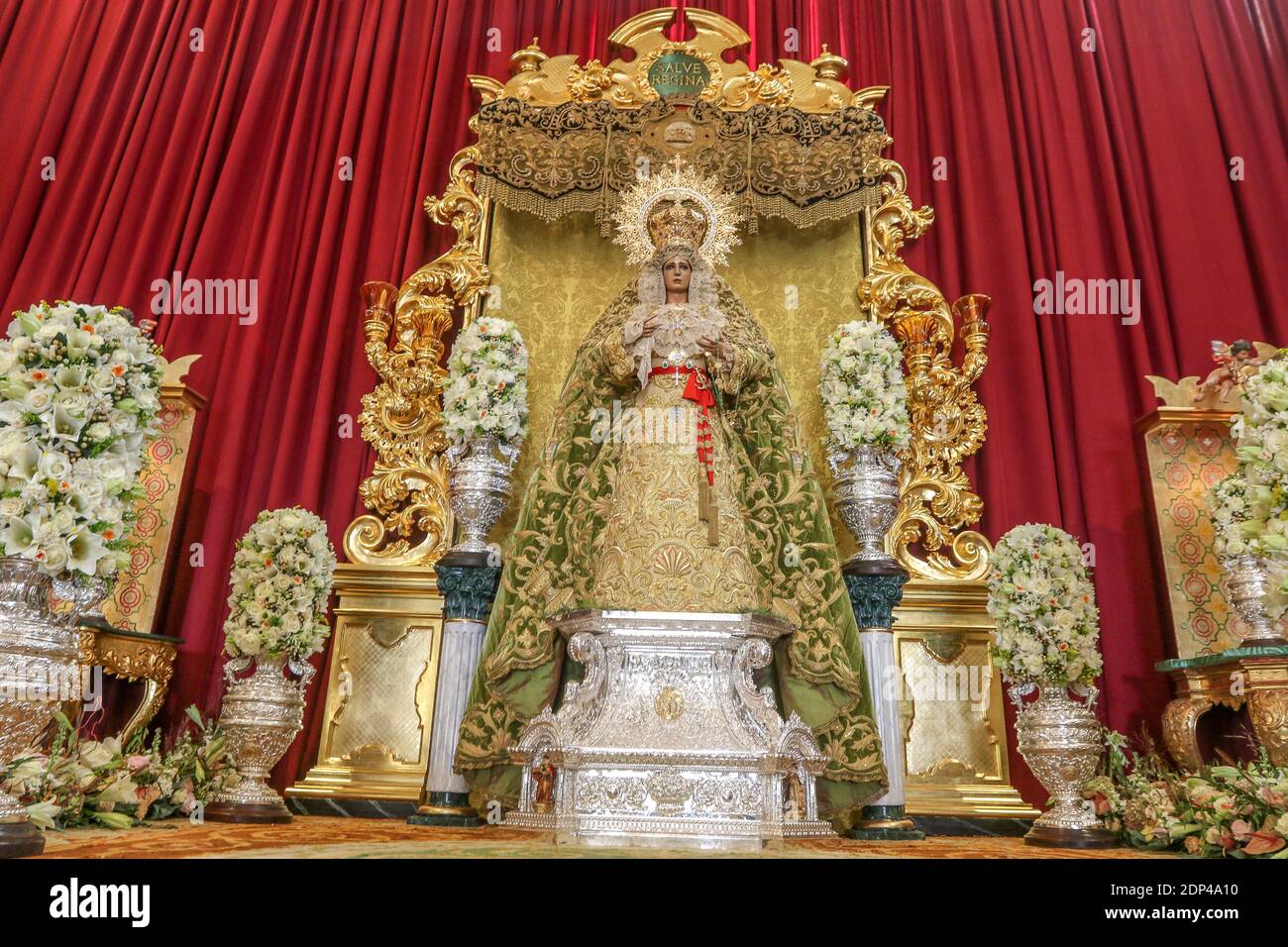 18 dicembre 2020: 18 dicembre 2020 (malaga) Festa della speranza nella Basilica del Dolce Nome di Gesù Nazareno del Paso e Maria Santissima de la speranza Coronada che celebra il suo santorale con un culto al pubblico con anti Covid19 misure credito: Lorenzo Carnero/ZUMA Wire/Alamy Live News Foto Stock