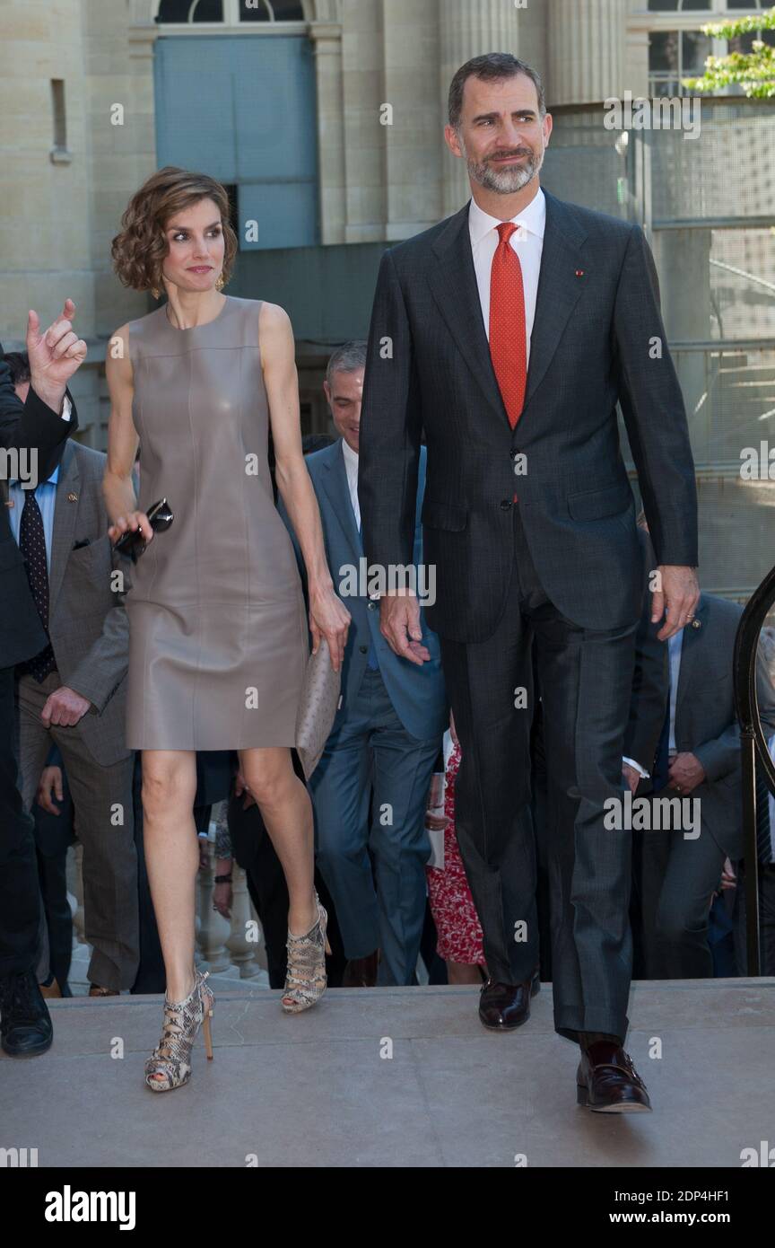 Re Felipe VI e la regina Letizia di Spagna arrivano al Grand Palais per visitare la mostra 'Lumiere! Le cinema invente' (in occasione del 120° anniversario dell'invenzione del cinematografo), a Parigi, in Francia, il 4 giugno 2015. La coppia reale spagnola, che si trova l'ultimo giorno della loro visita ufficiale di tre giorni in Francia, ha deciso di fare una sosta imprevista al Grand Palais sulla strada per l'aeroporto per visitare la mostra. Foto di Thierry Orban/ABACAPRESS.COM Foto Stock
