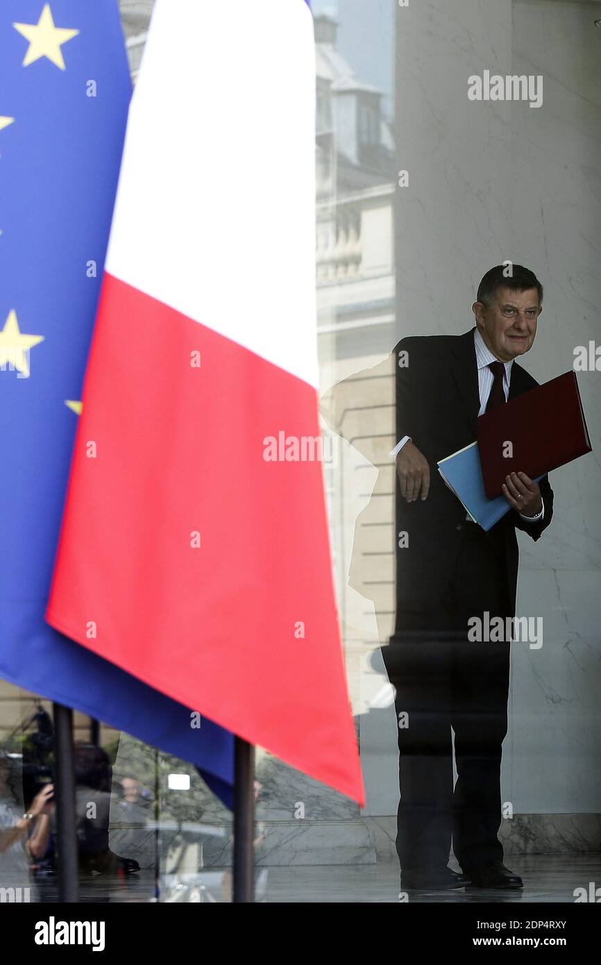 Jean-Pierre Jouyet, capo di stato maggiore del presidente Hollande, lascia la riunione settimanale del gabinetto al Palazzo Elysee a Parigi, in Francia, il 10 giugno 2015. Foto di Stephane Lemouton/ABACAPRESS.COM Foto Stock