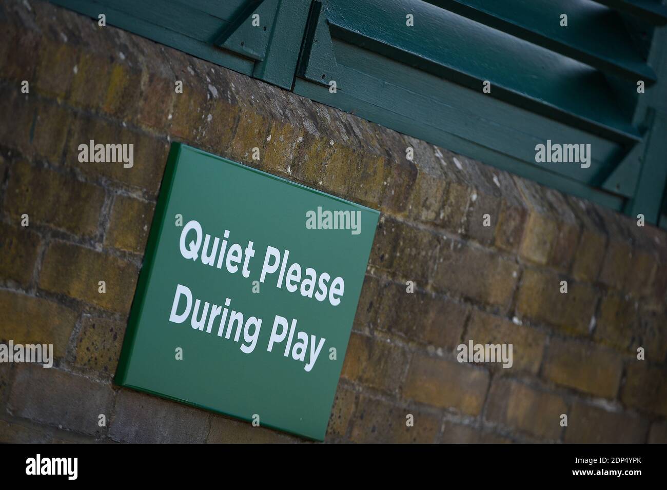 Atmosfera durante il Wimbledon Tennis Championships 2015 tenutosi presso l'All England Lawn Tennis and Croquet Club di Londra, Regno Unito, il 28 giugno 2015. Foto di Corine Dubreuil/ABACAPRESS.col Foto Stock