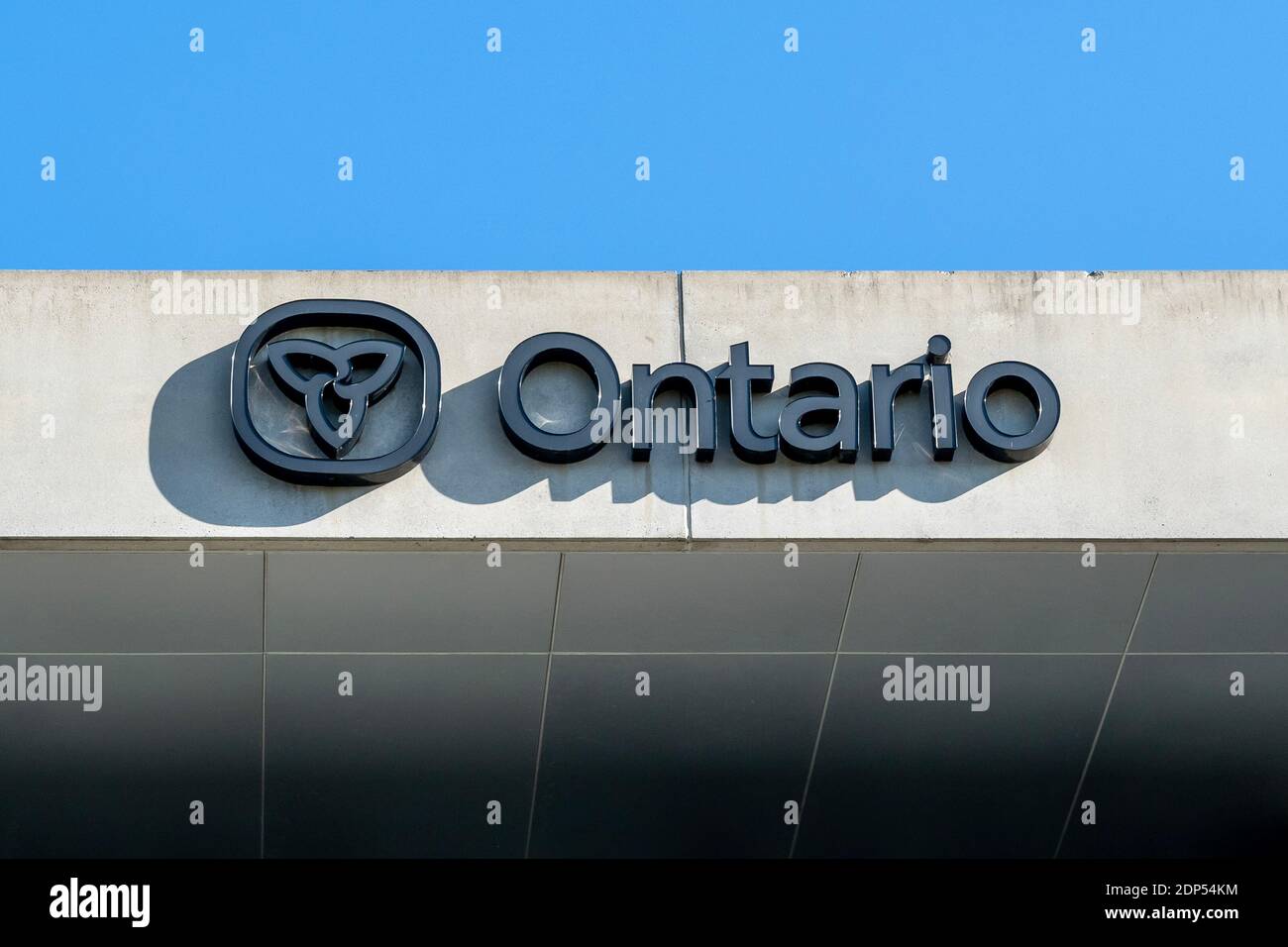 Logo del governo dell'Ontario sull'edificio di Ottawa, Ontario, Canada Foto Stock
