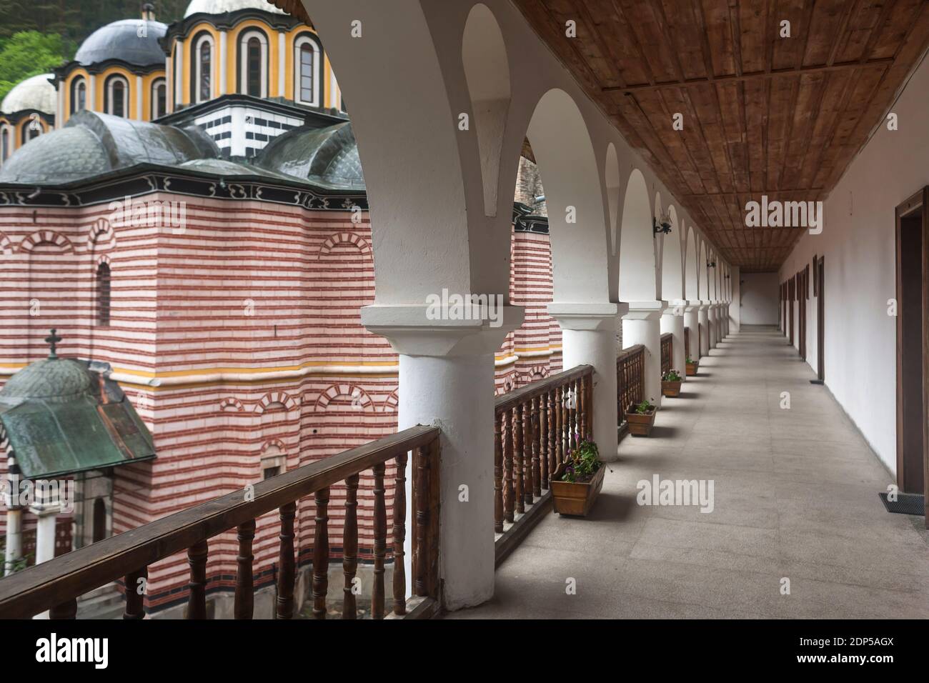 Monastero di Rila, monastero di San Ivan di Rila, parte residenziale del chiostro esterno, provincia di Kyustendil, Bulgaria, Europa sudorientale, Europa Foto Stock