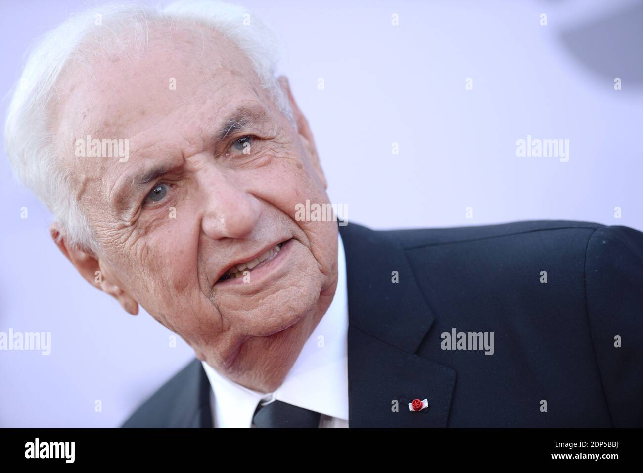 Frank Gehry partecipa al 2015 AFI Life Achievement Award Gala Tribute in onore di Steve Martin al Dolby Theatre il 4 giugno 2015 a Los Angeles, California, USA. Foto di Lionel Hahn/ABACAPRESS.COM Foto Stock