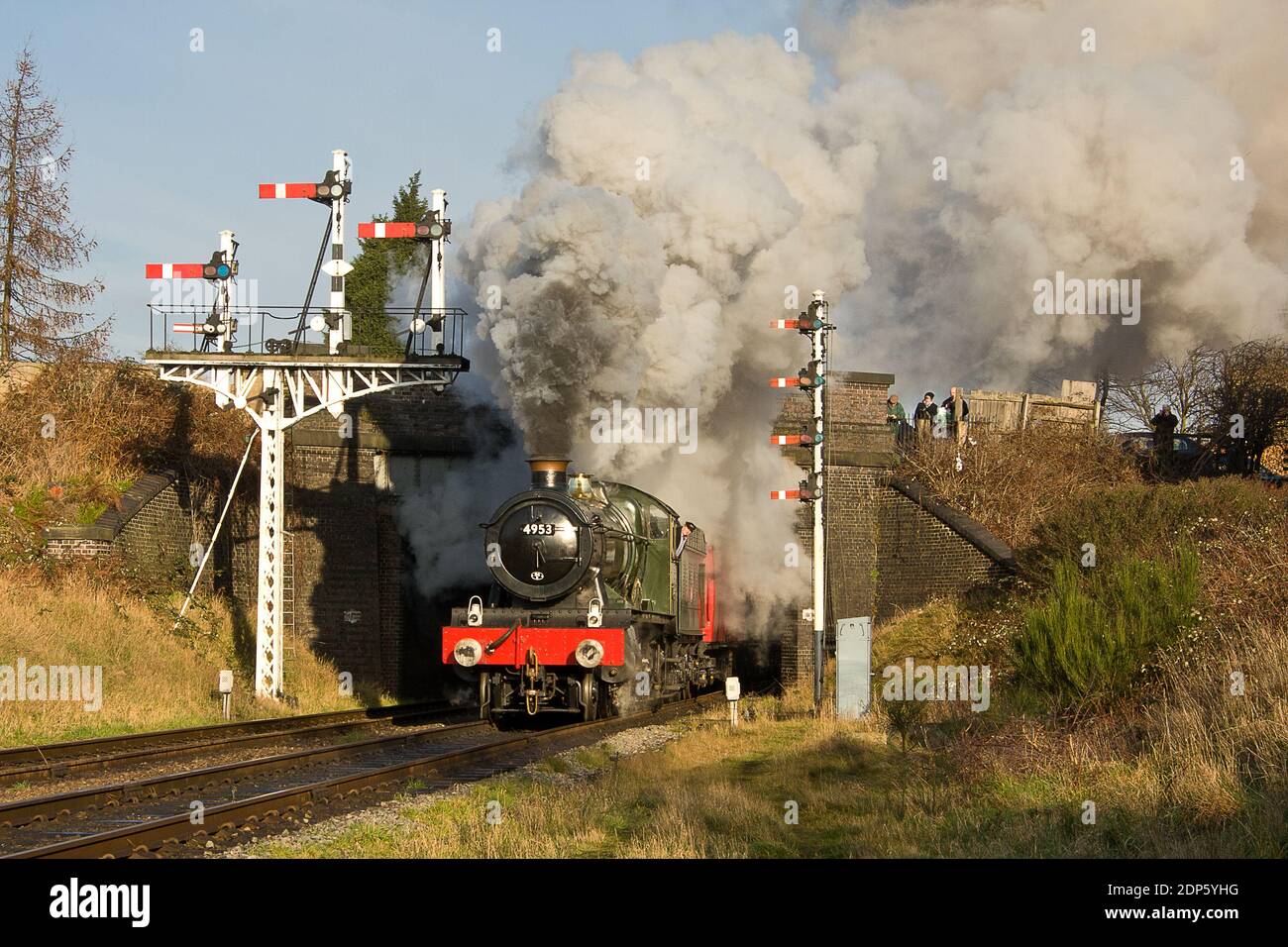 GWR Hall Classe 4-6-0 No. 4953 ‘Pitchford Hall’ poteri da Loughborough con il 25:10(1X08) Ufficio postale itinerante per effettuare una dimostrazione. Foto Stock