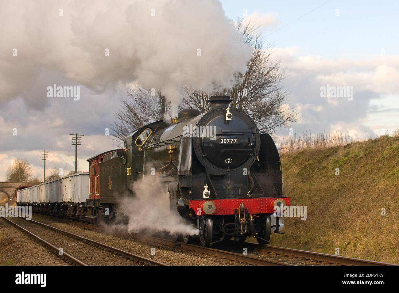 Classe N15 Re Arthur 4-6-0 No. 30777 'sir Lamiel' poteri verso Quorn e Woodhouse con i 35:14 (9C30) minerali che lavorano. Foto Stock