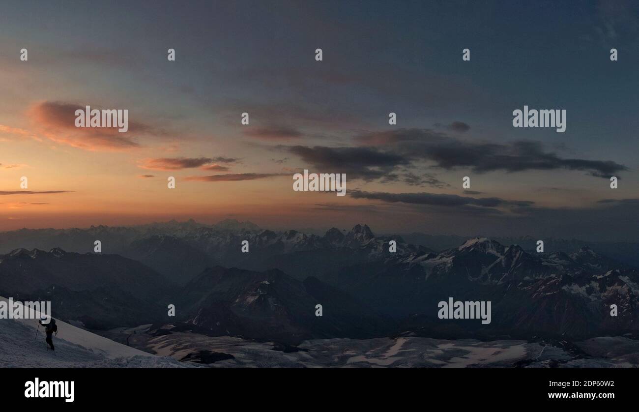 Vista all'alba dal monte Elbro Foto Stock