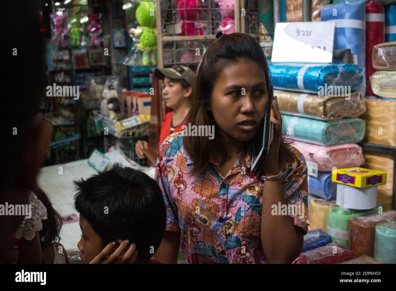 THAILANDE - LA CITÉ DES ANGES Symbole du développement de la péninsule indochinoise, la modernité atteint son apogée à Bangkok. Il y a d’innombrable Foto Stock