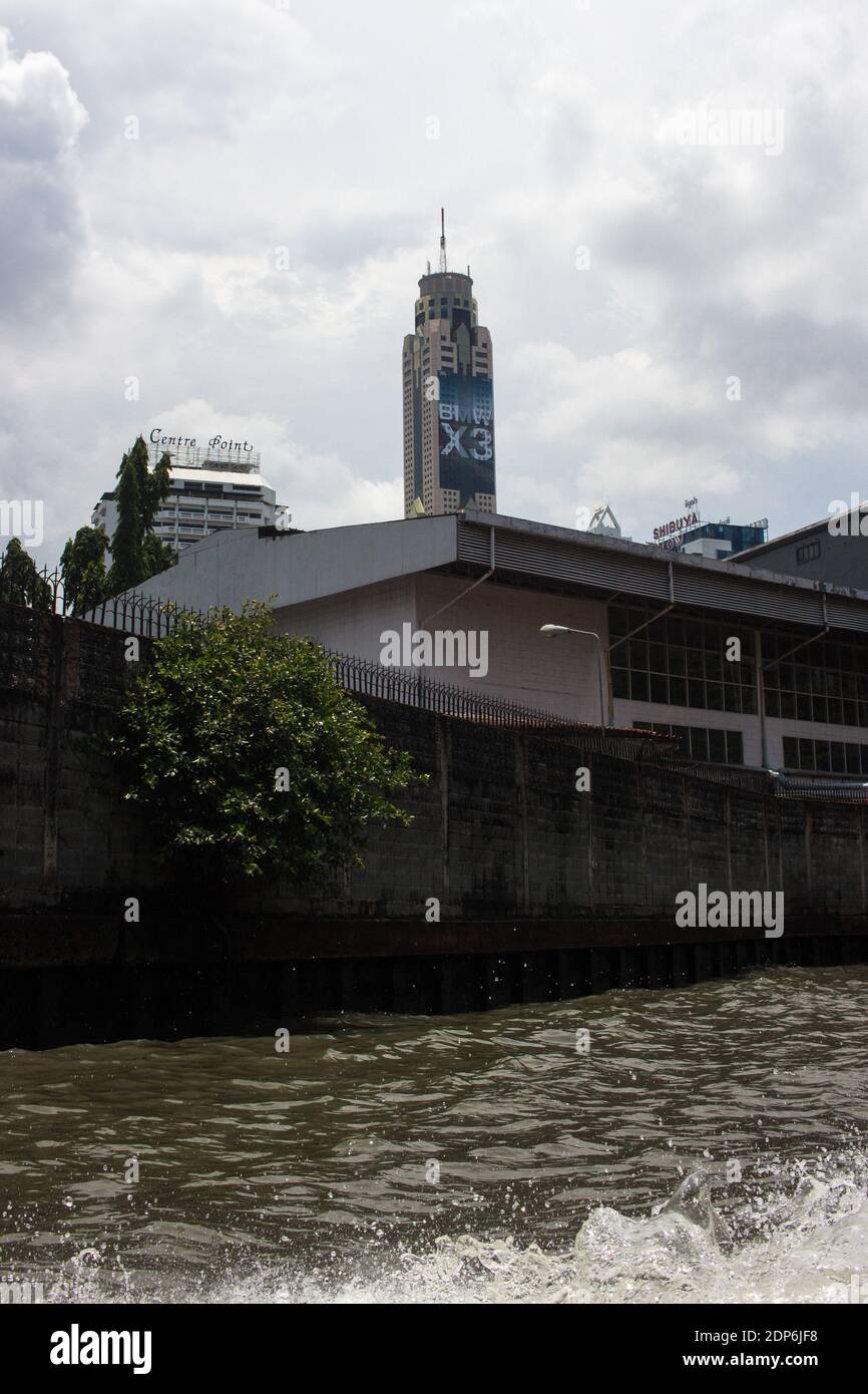 THAILANDE - LA CITÉ DES ANGES Symbole du développement de la péninsule indochinoise, la modernité atteint son apogée à Bangkok. Il y a d’innombrable Foto Stock