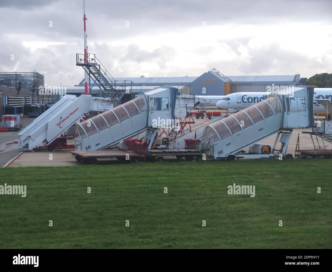 Edificio Lufthansa Technik all'aeroporto di Duesseldorf Foto Stock