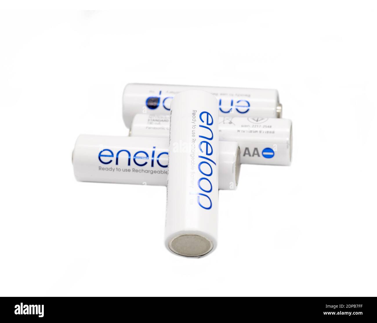 Batteria AA isolata su sfondo bianco Foto Stock
