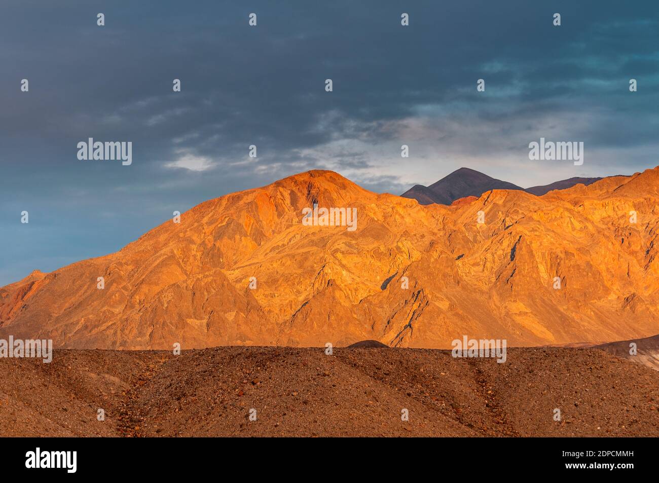 Paesaggistico paesaggio desertico al tramonto, Death Valley National Park, California, USA Foto Stock