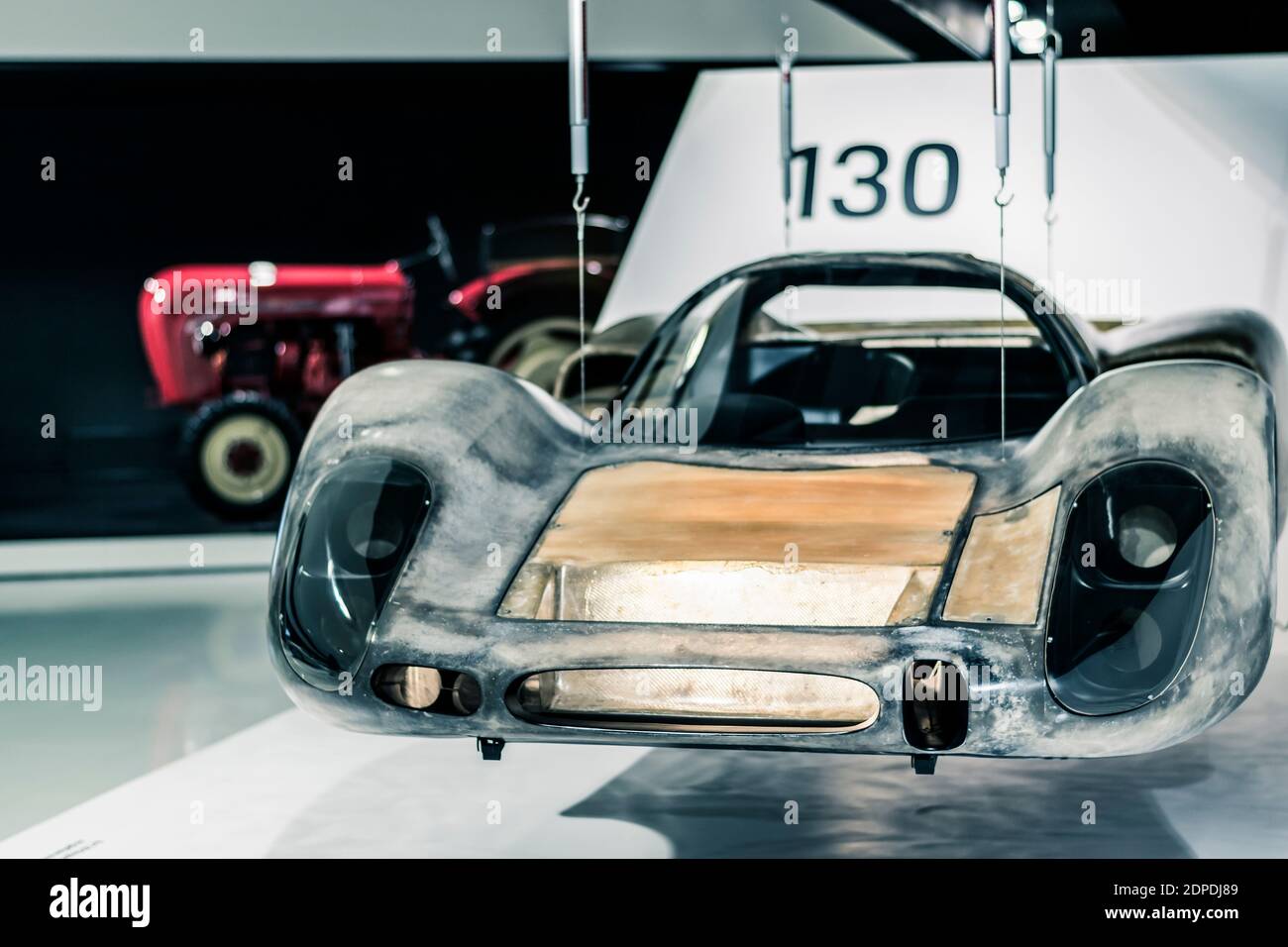 STOCCARDA, Germania 6 marzo 2020: La Porsche 908 era una vettura da corsa della Porsche, introdotta nel 1968 per continuare la Porsche 906/Porsche 910/Porsche 907 Foto Stock