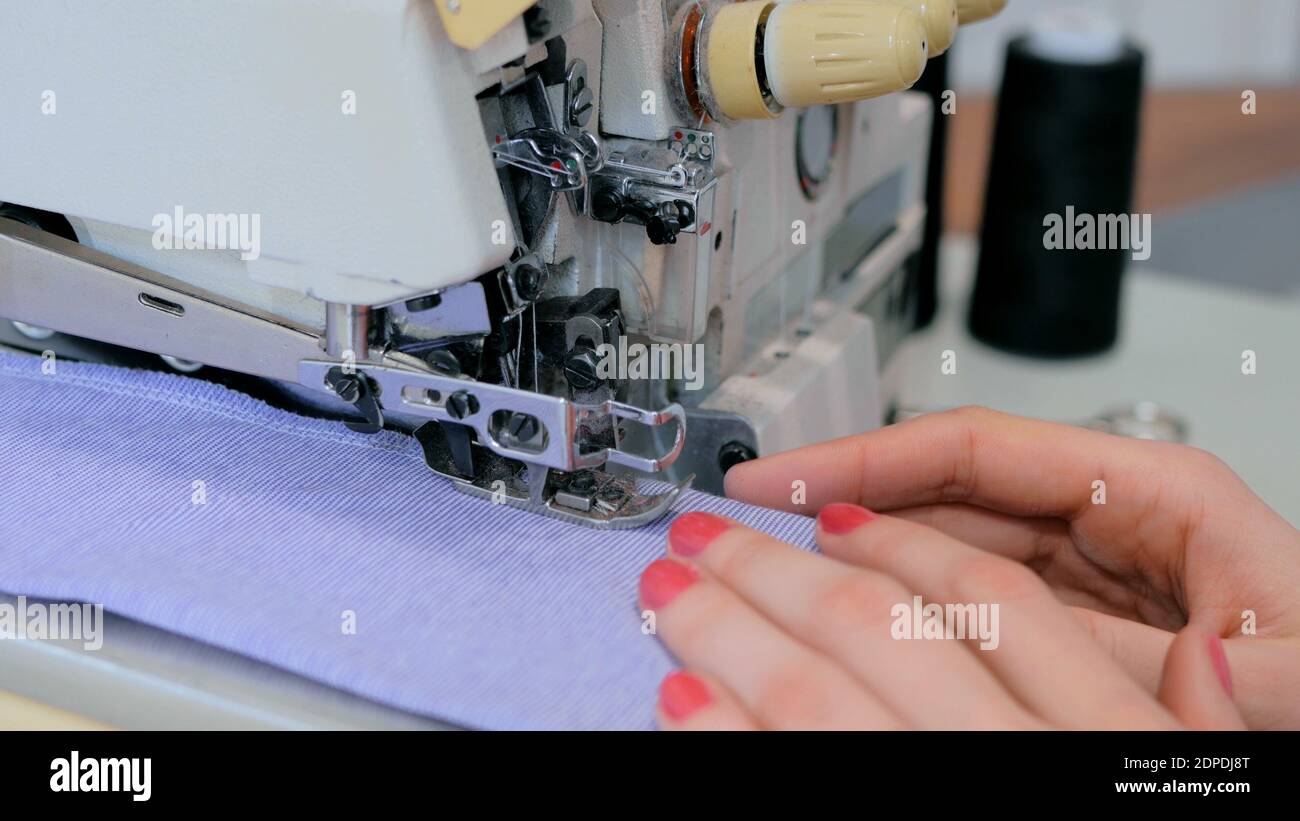 Taglia-e-cuci macchina da cucire Foto stock - Alamy