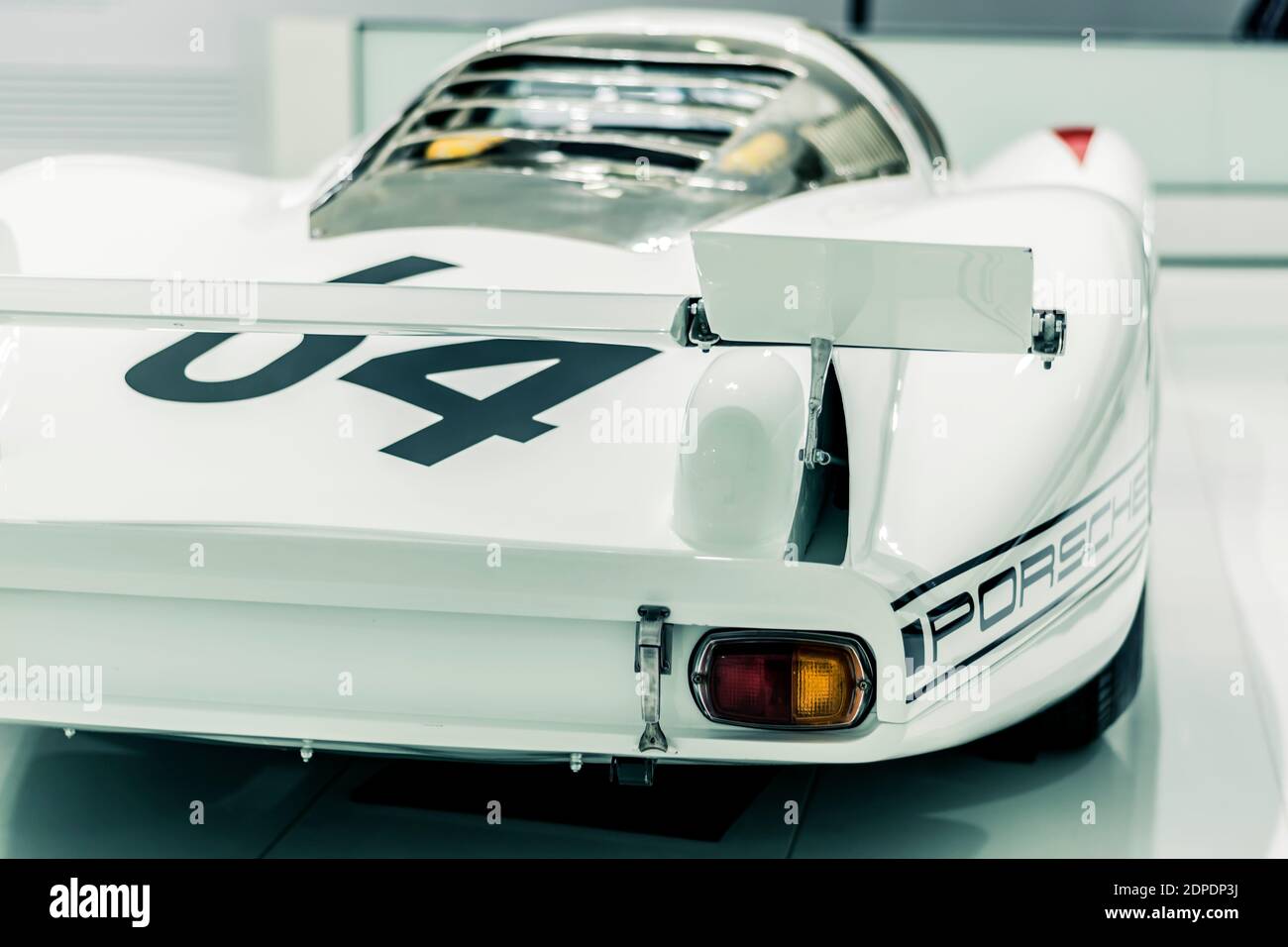 STOCCARDA, Germania 6 marzo 2020: La Porsche 908 LH Coupe №64 al Porsche Museum. Foto Stock