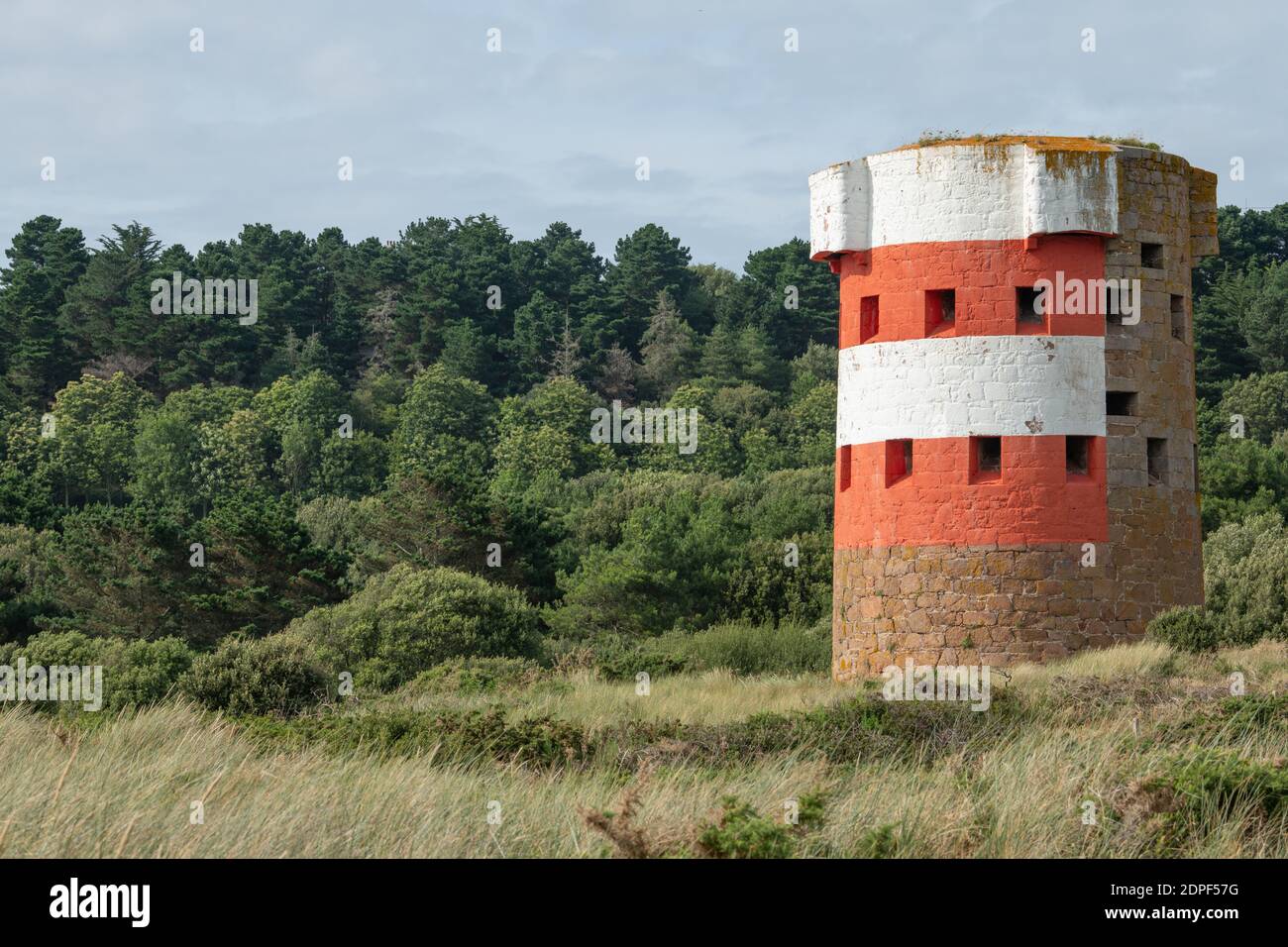 Ouaisne Jersey Round Tower, Ouaisne Common, Jersey, Isole del canale (spazio vuoto a sinistra) Foto Stock