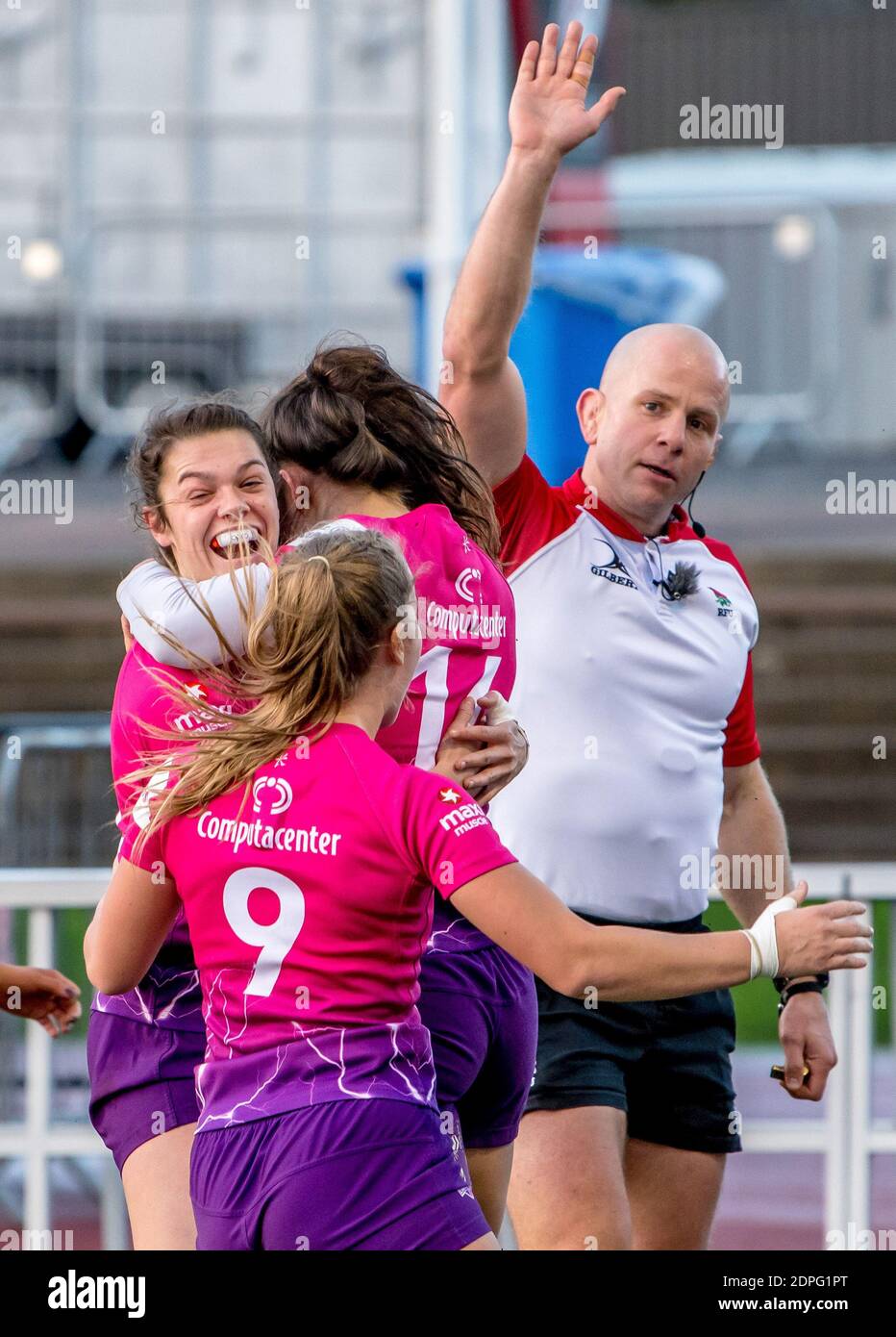 Londra, Regno Unito. 19 dicembre 2020. Rhona Lloyd di Loughborough Lightning si è congratulata per il suo tentativo durante la partita delle donne Allianz Premier 15s tra Saracens Women e Loughborough che si è accesa all'Allianz Park, Londra, Inghilterra, il 19 dicembre 2020. Foto di Phil Hutchinson. Solo per uso editoriale, è richiesta una licenza per uso commerciale. Nessun utilizzo nelle scommesse, nei giochi o nelle pubblicazioni di un singolo club/campionato/giocatore. Credit: UK Sports Pics Ltd/Alamy Live News Foto Stock