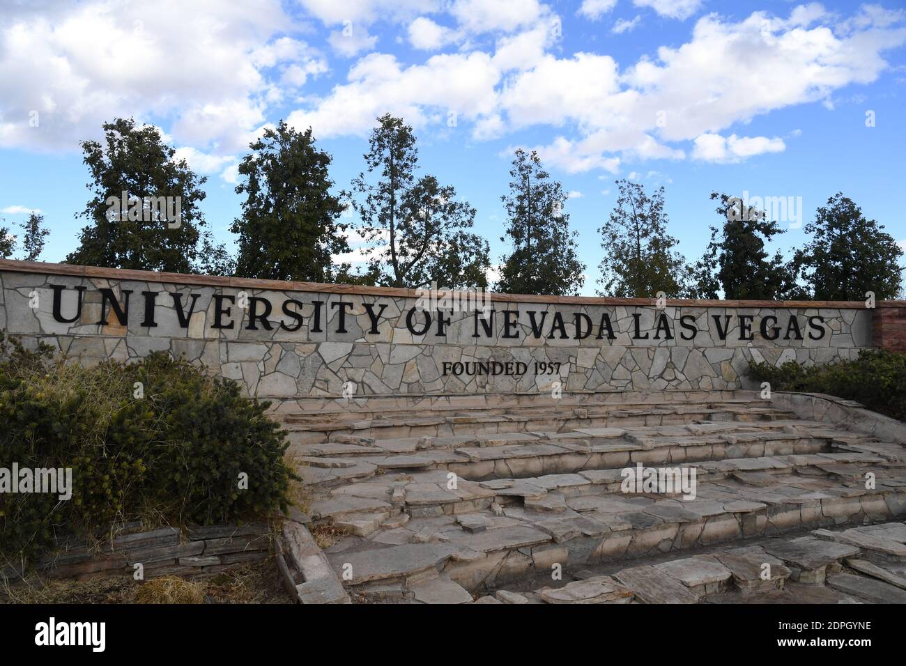 Il cartello d'ingresso all'Università del Nevada Las Vegas, giovedì 17 dicembre 2020, a Las Vegas. Foto Stock