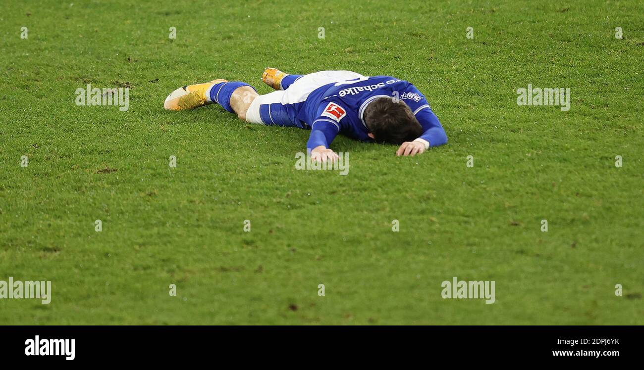 Benito RAMAN (GE) è in campo, deluso, deluso, deluso, deluso Calcio 1 ° Bundesliga, 12 ° giorno, FC Schalke 04 (GE) - SC Freiburg (FR) 0: 2, il 16 dicembre 2020 a Gelsenkirchen/Germania . Foto: Juergen Fromme/Firo Sportphoto/Pool via FOTOAGENTUR SVEN SIMON le NORMATIVE DFL VIETANO QUALSIASI USO DI FOTOGRAFIE COME SEQUENZE DI IMMAGINI E/O QUASI-VIDEO.USO ESCLUSIVAMENTE EDITORIALE. NESSUNA VENDITA SECONDARIA (RI-) ENTRO 48 ORE DOPO IL KICK-OFF. Solo per scopi giornalistici! Agenzie di stampa nazionali e internazionali NON RIVENDONO! ¬ | utilizzo in tutto il mondo Foto Stock