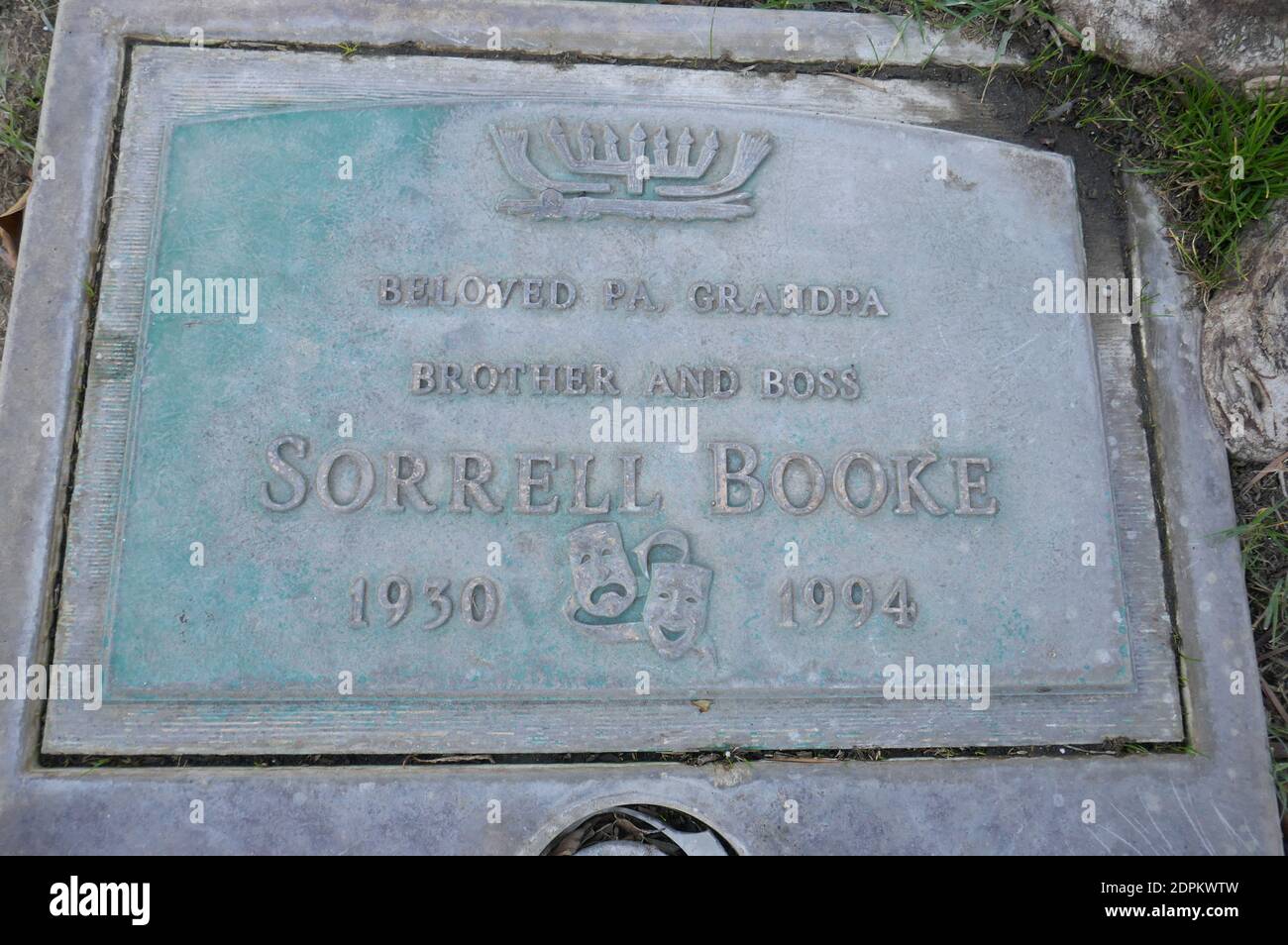 Culver City, California, USA 18 dicembre 2020 una visione generale dell'attore d'atmosfera Sorrell Booke's grave a Hillside Memorial Park il 18 dicembre 2020 a Culver City, California, USA. Foto di Barry King/Alamy Stock foto Foto Stock